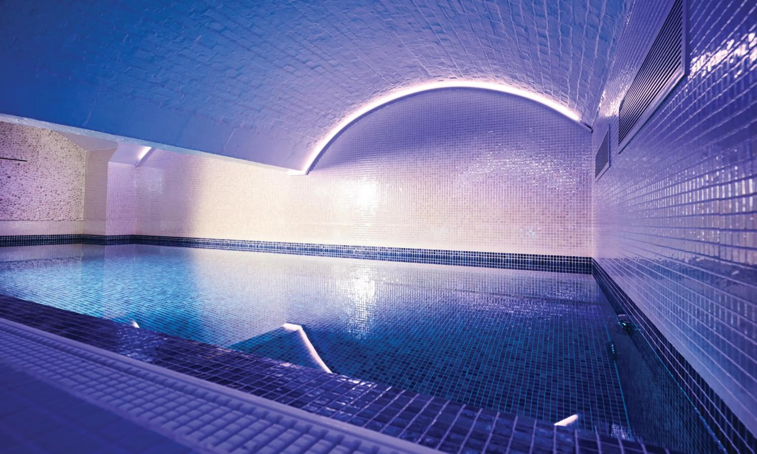 Swimming pool in Harbour Hotel & Spa Bristol