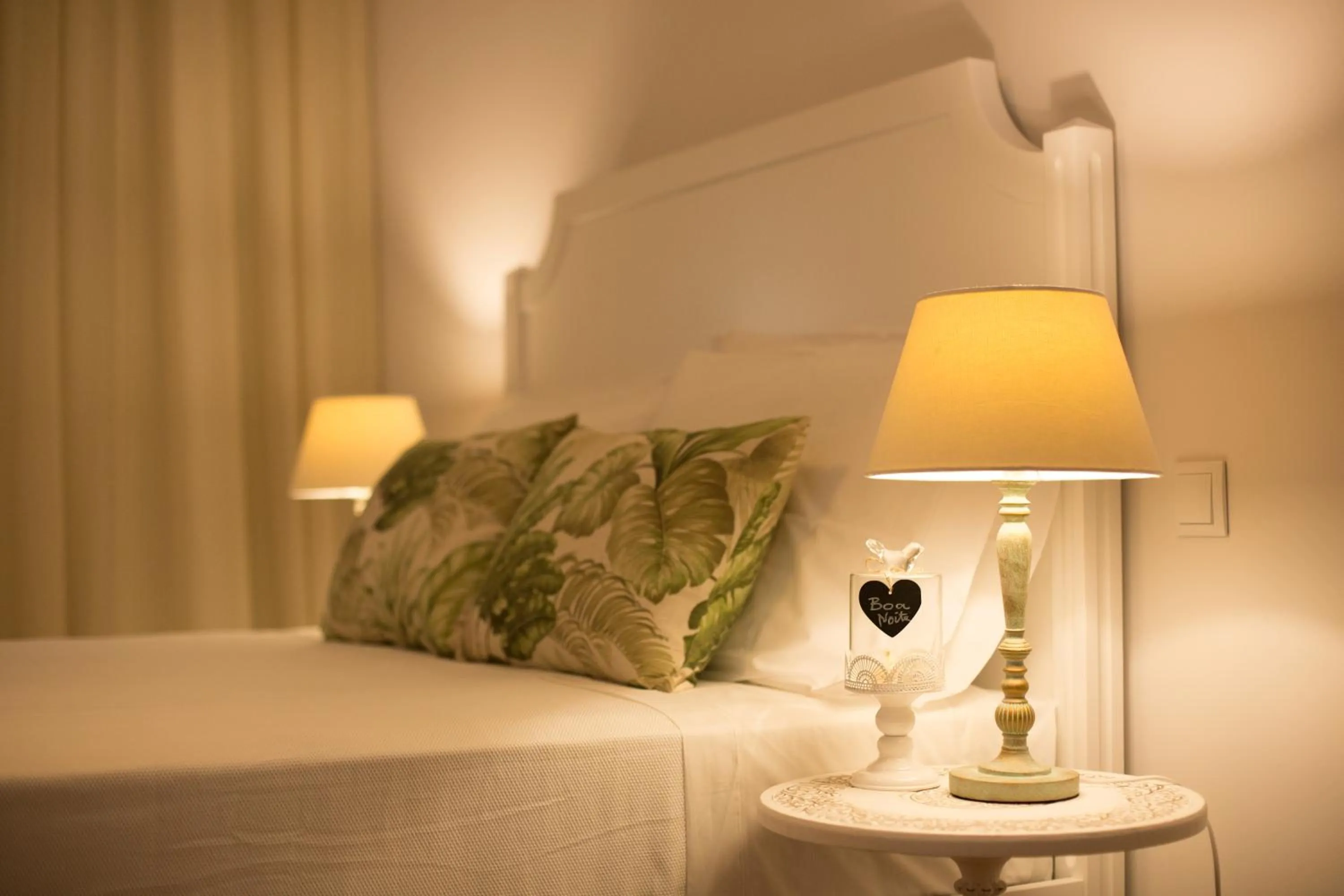 Bedroom, Bed in Casa das Palmeiras Charming House - Azores 1901