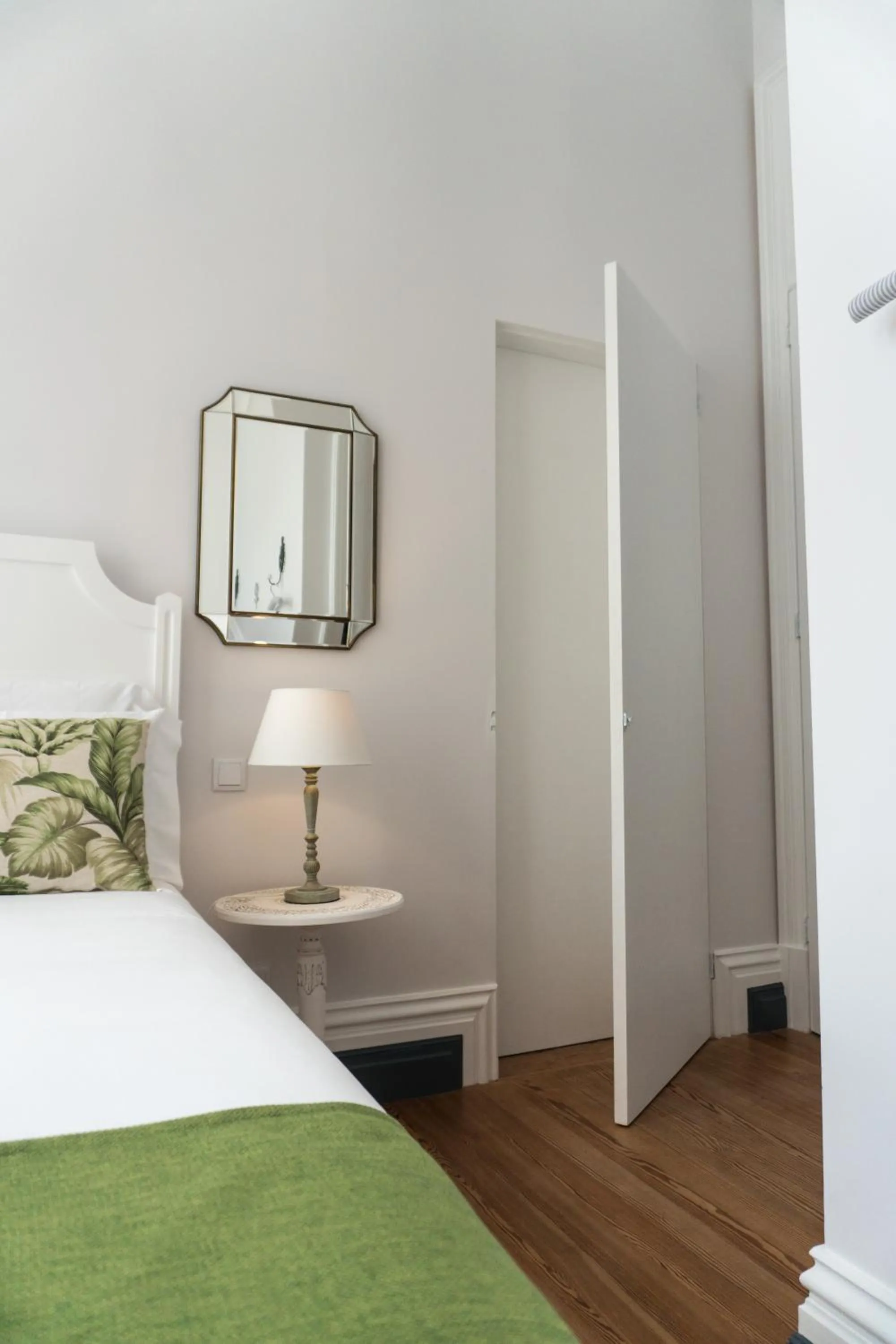 Bedroom, Bed in Casa das Palmeiras Charming House - Azores 1901