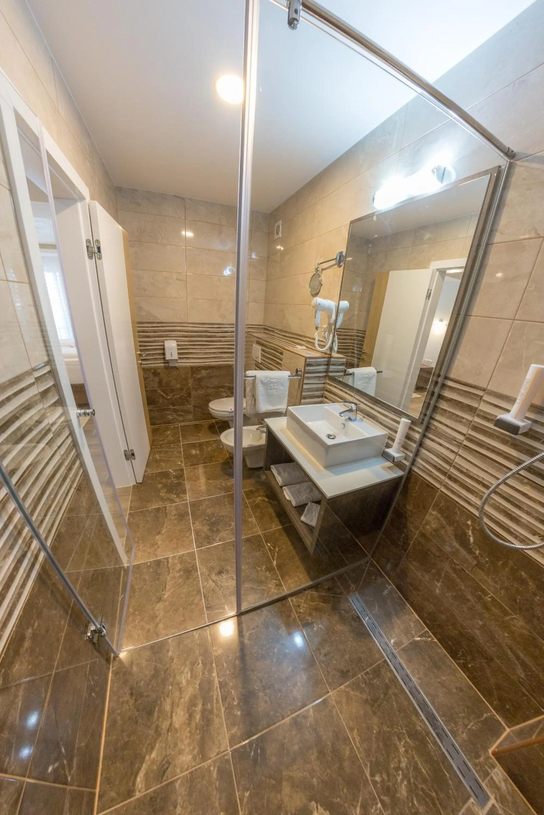 Bathroom in Hotel Rekic