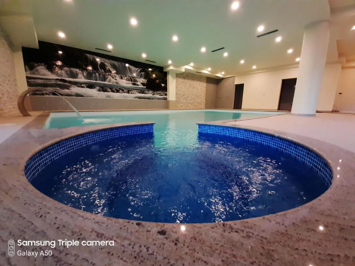 Swimming pool in Hotel Rekic