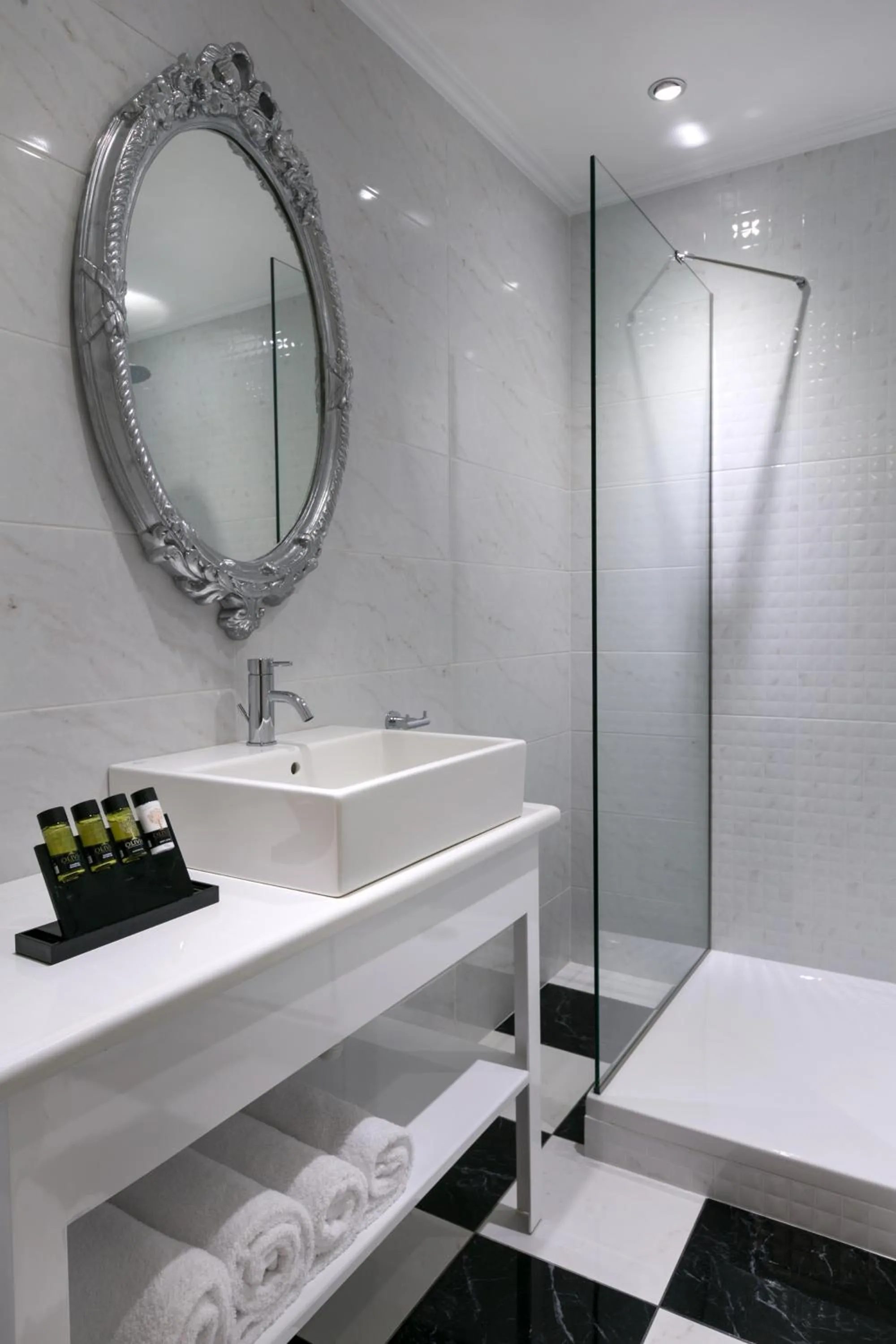 Shower in Anaktorikon Boutique Hotel