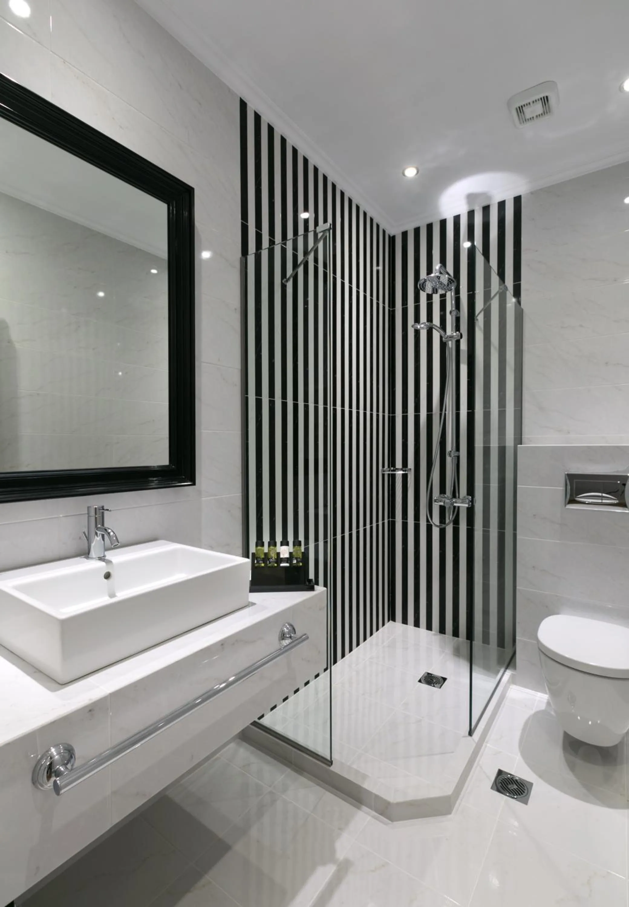 Shower in Anaktorikon Boutique Hotel