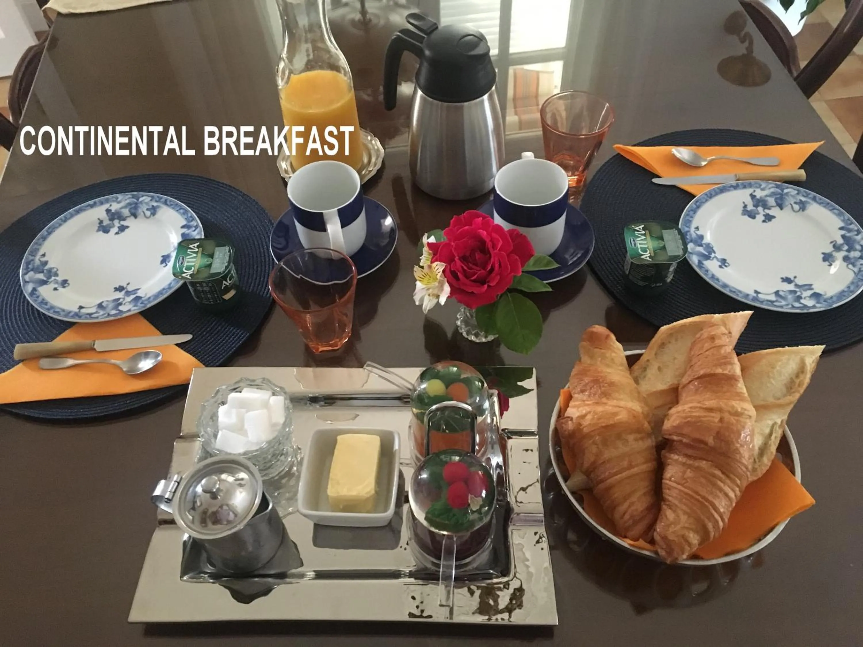 Breakfast in La Tour de Saint Cyr