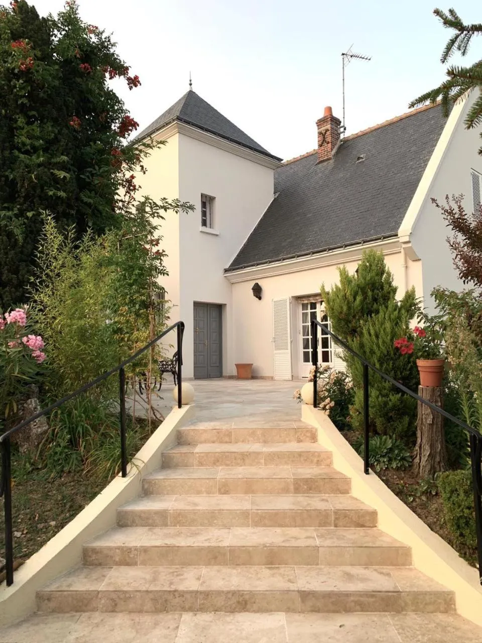 Property building in La Tour de Saint Cyr