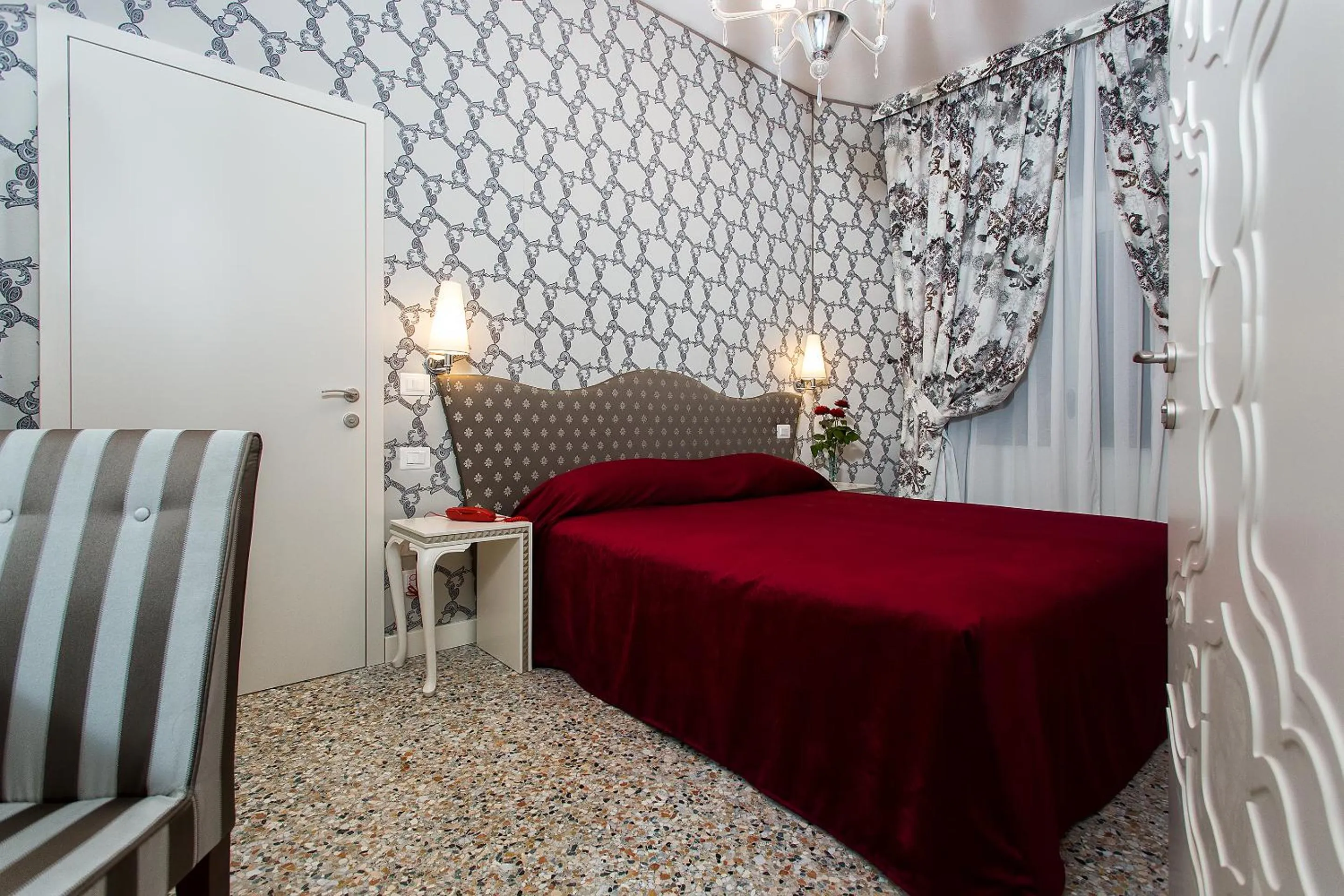 Photo of the whole room, Bed in Hotel Ca' Nobile Corner