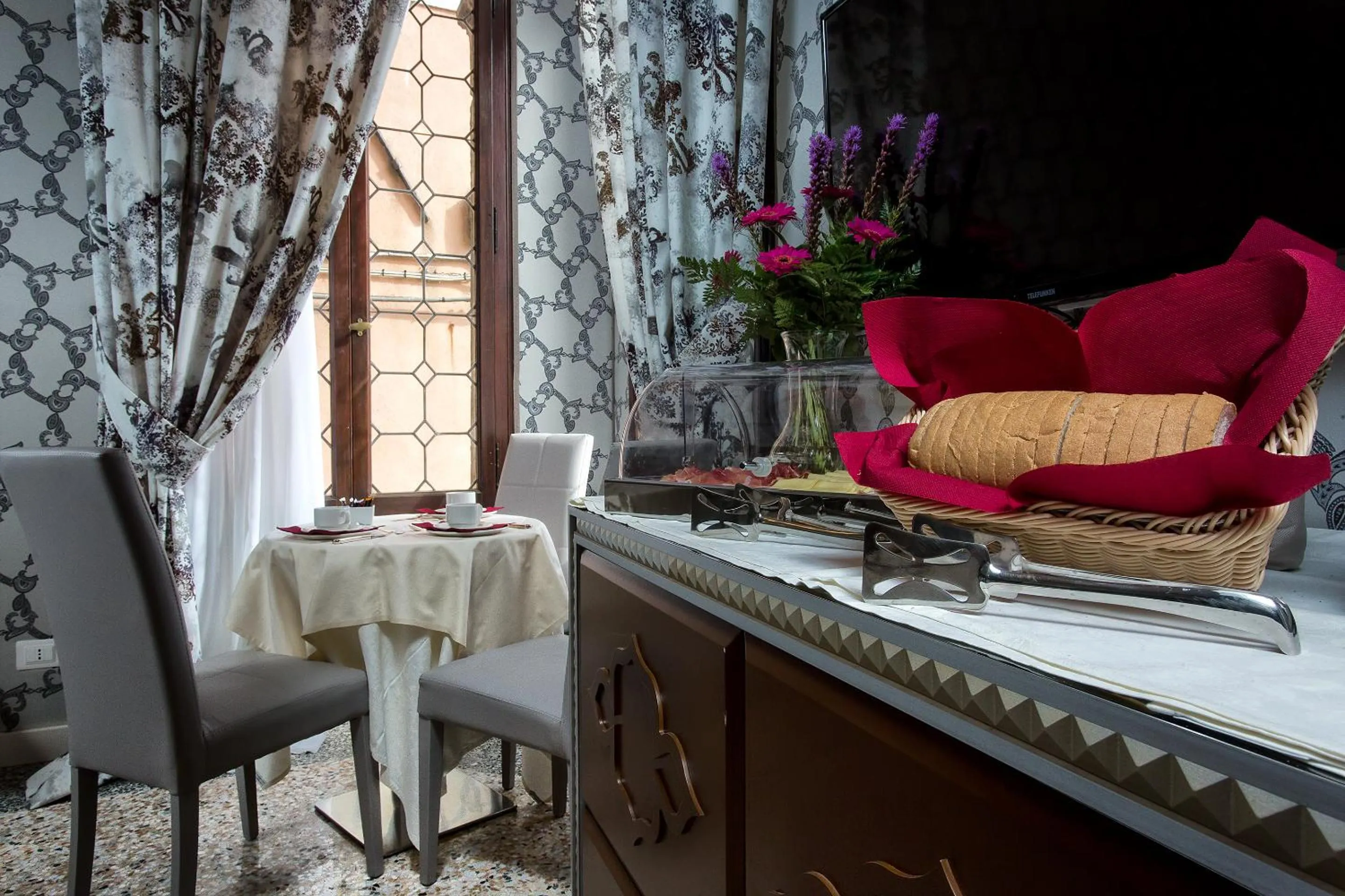 Restaurant/places to eat in Hotel Ca' Nobile Corner