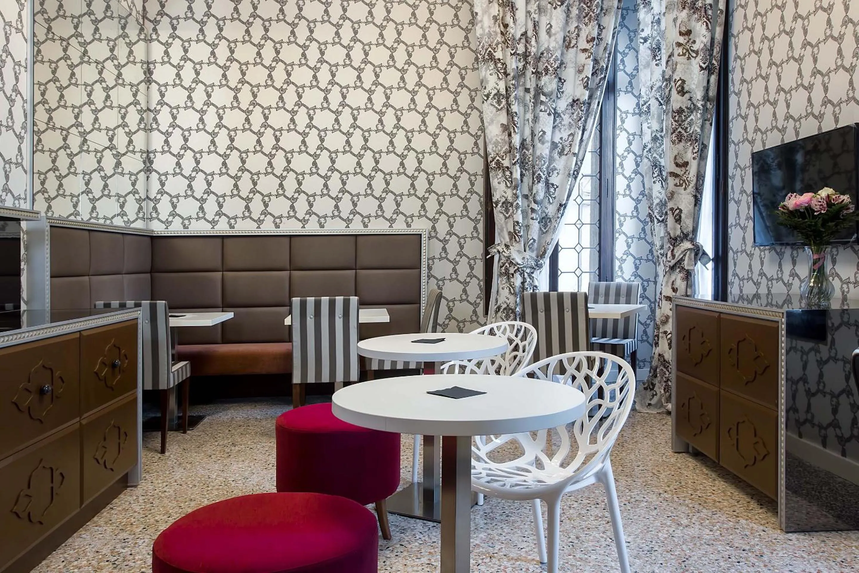 Communal lounge/ TV room in Hotel Ca' Nobile Corner