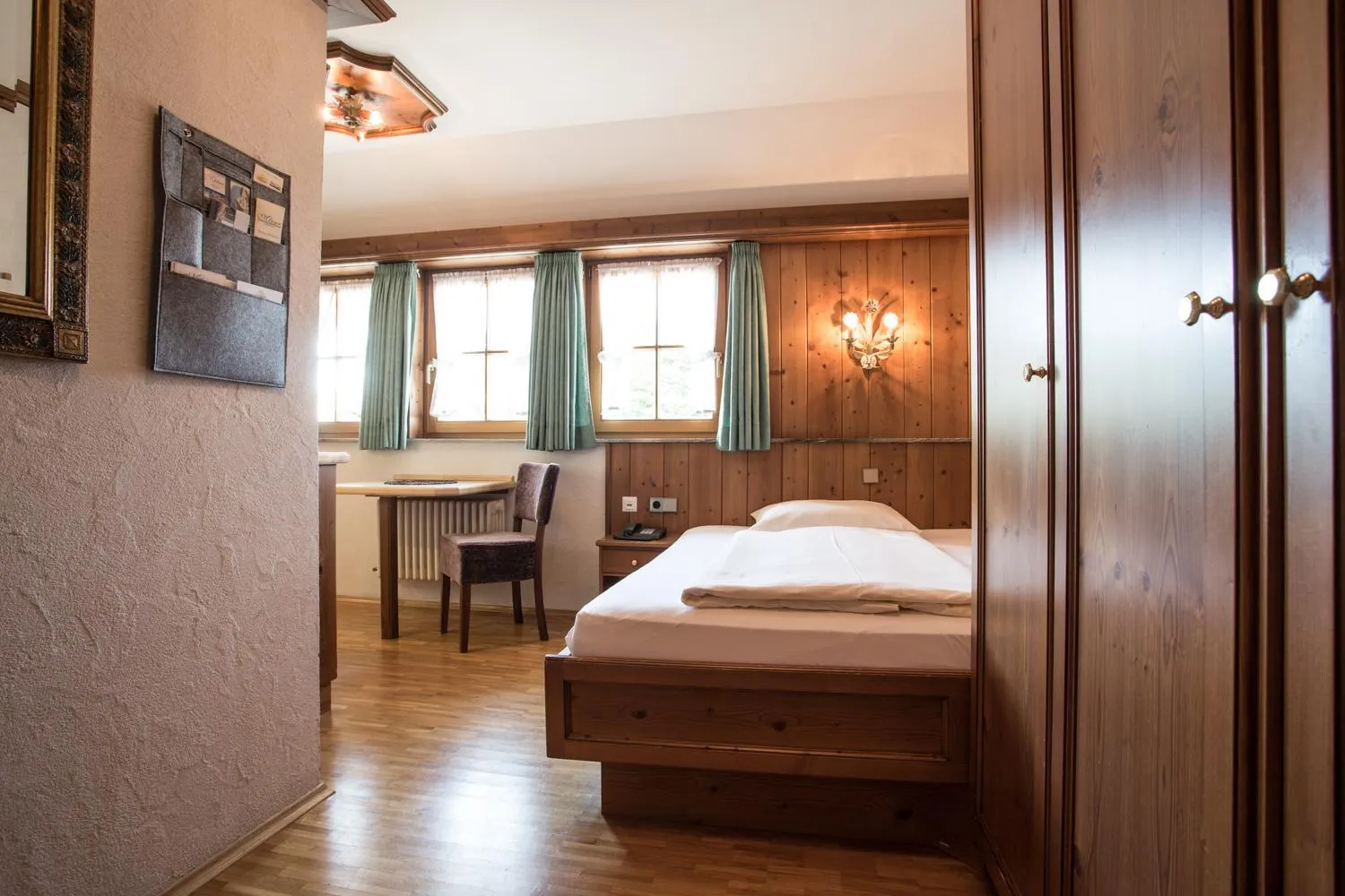 Photo of the whole room, Bed in Meiser Rosenstuben Hotel