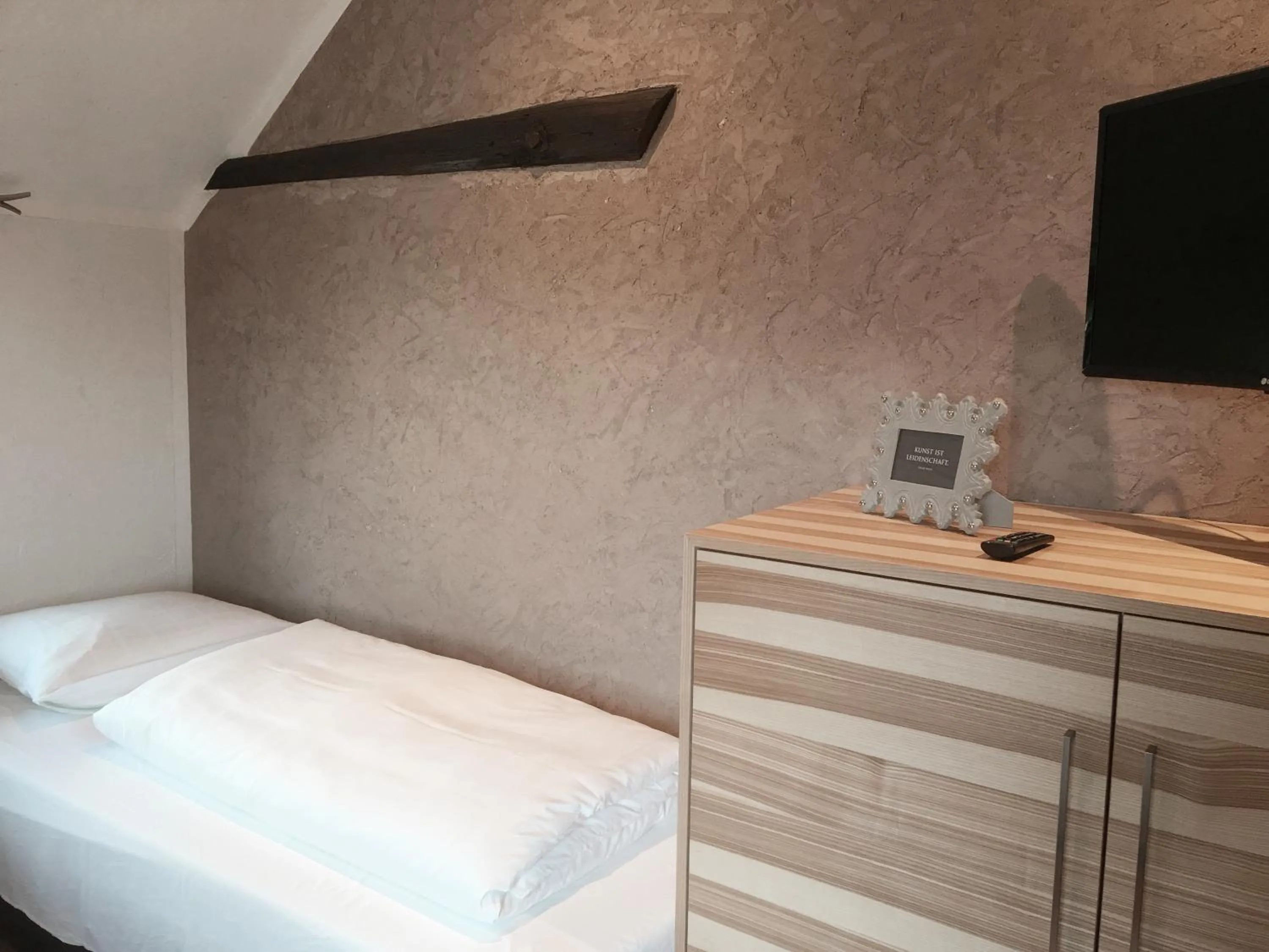 Photo of the whole room, Bed in Meiser Rosenstuben Hotel