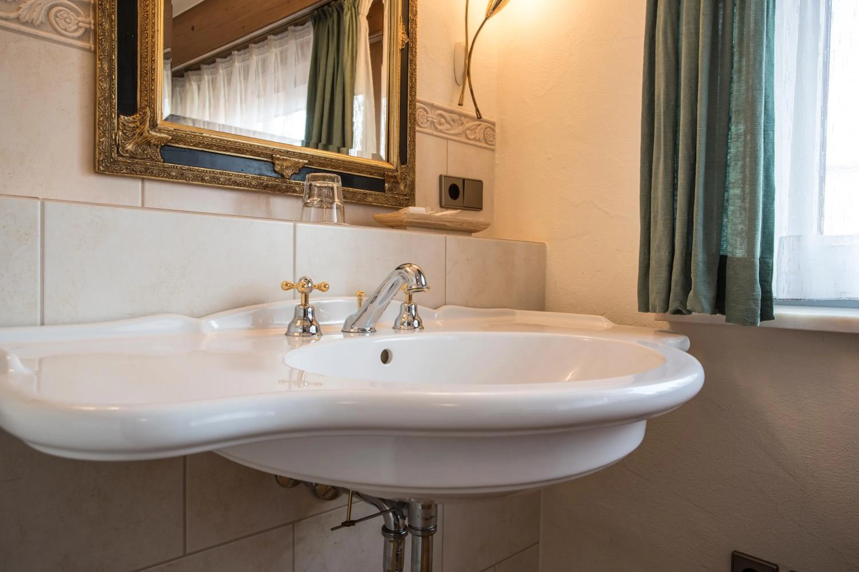 Photo of the whole room in Meiser Rosenstuben Hotel