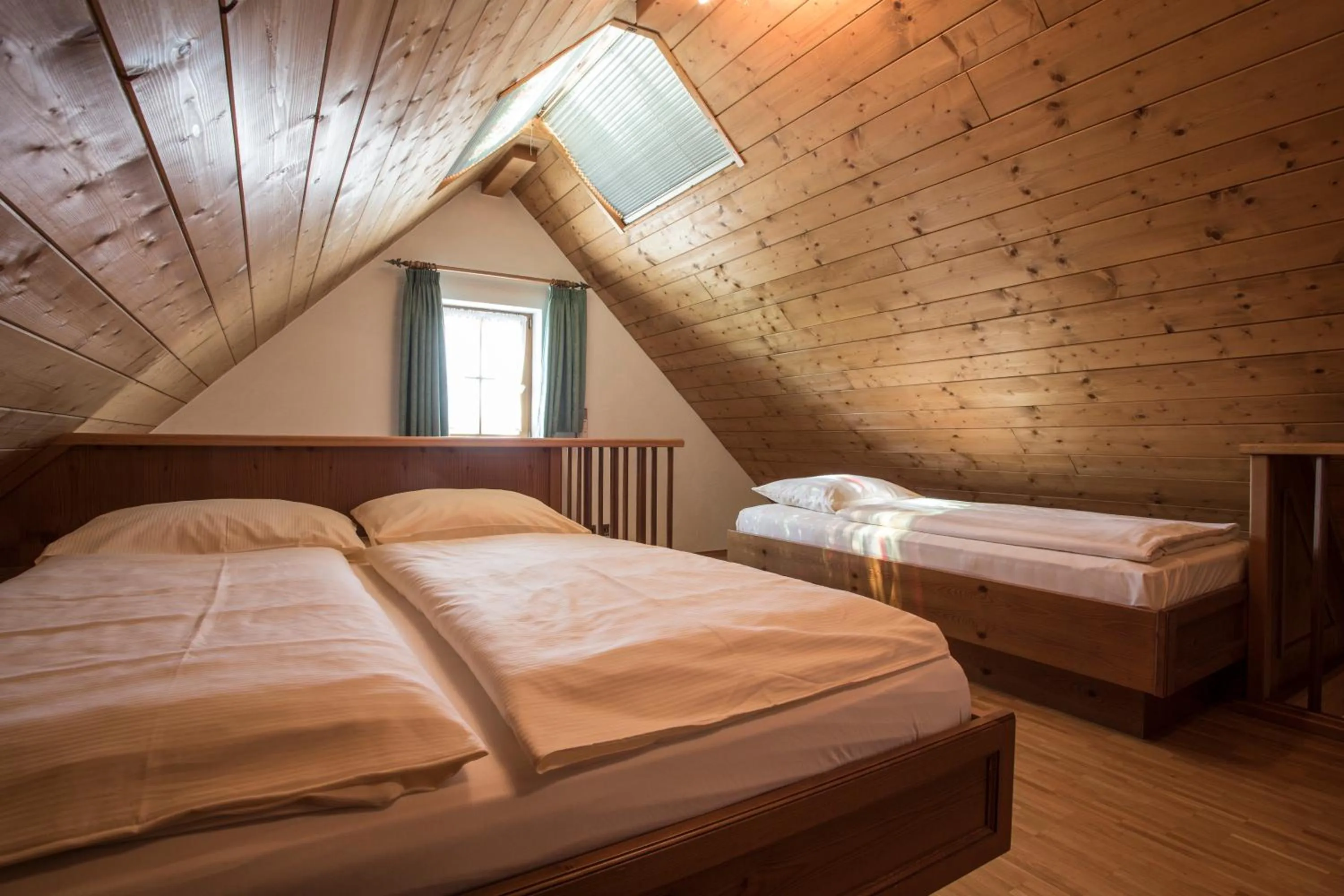 Photo of the whole room, Bed in Meiser Rosenstuben Hotel