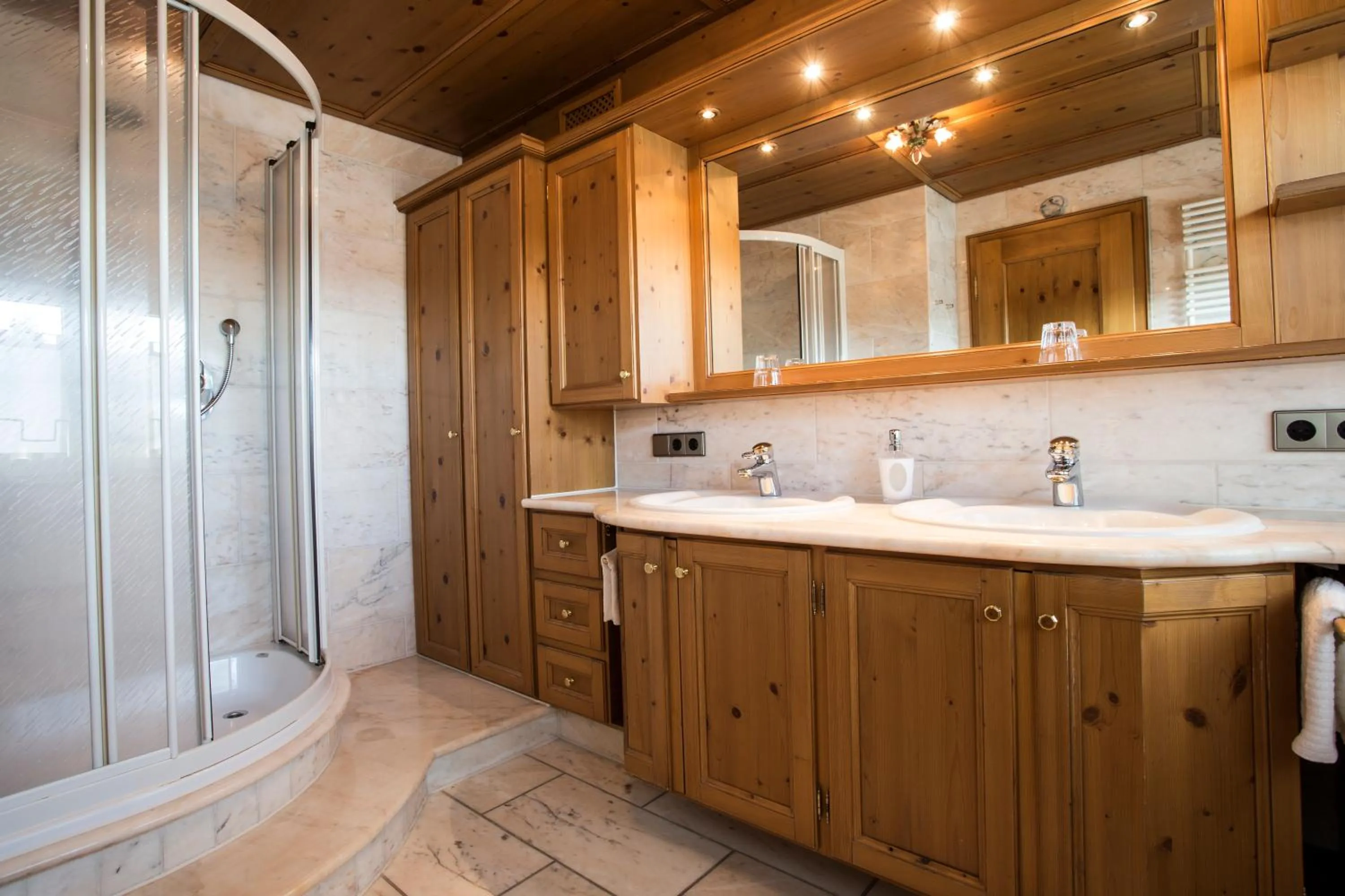 Photo of the whole room in Meiser Rosenstuben Hotel