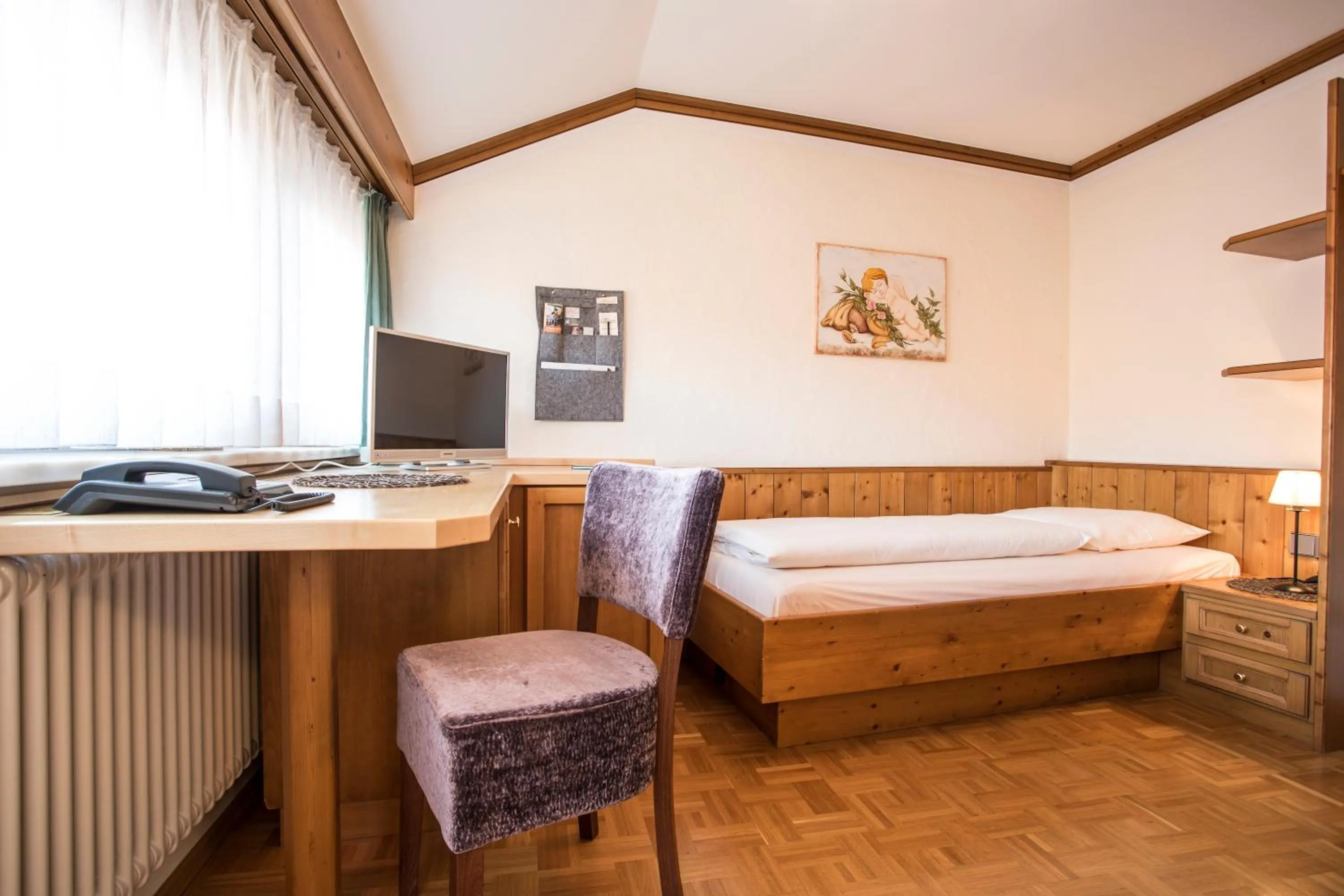 Photo of the whole room, Bed in Meiser Rosenstuben Hotel