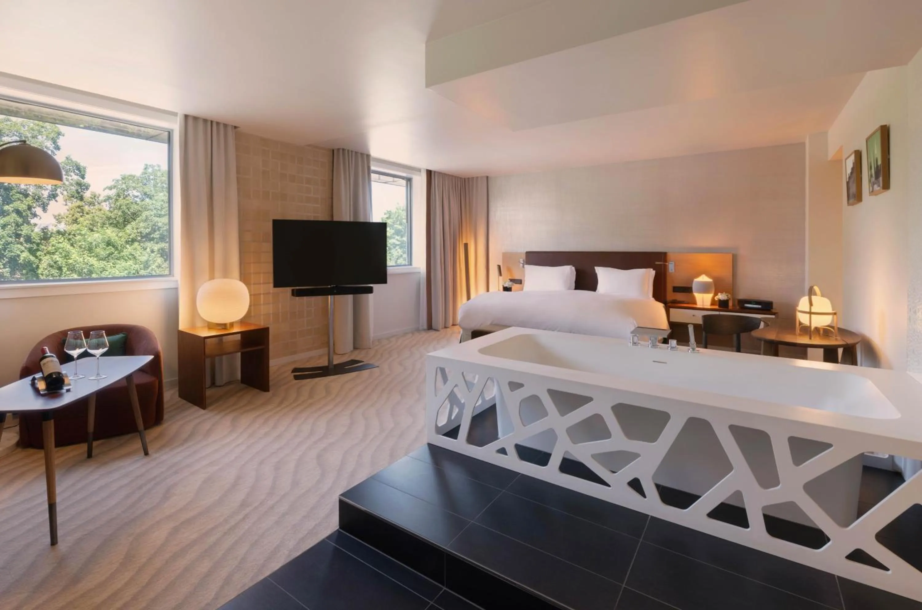 Communal lounge/ TV room, Bed in Sofitel Luxembourg Le Grand Ducal