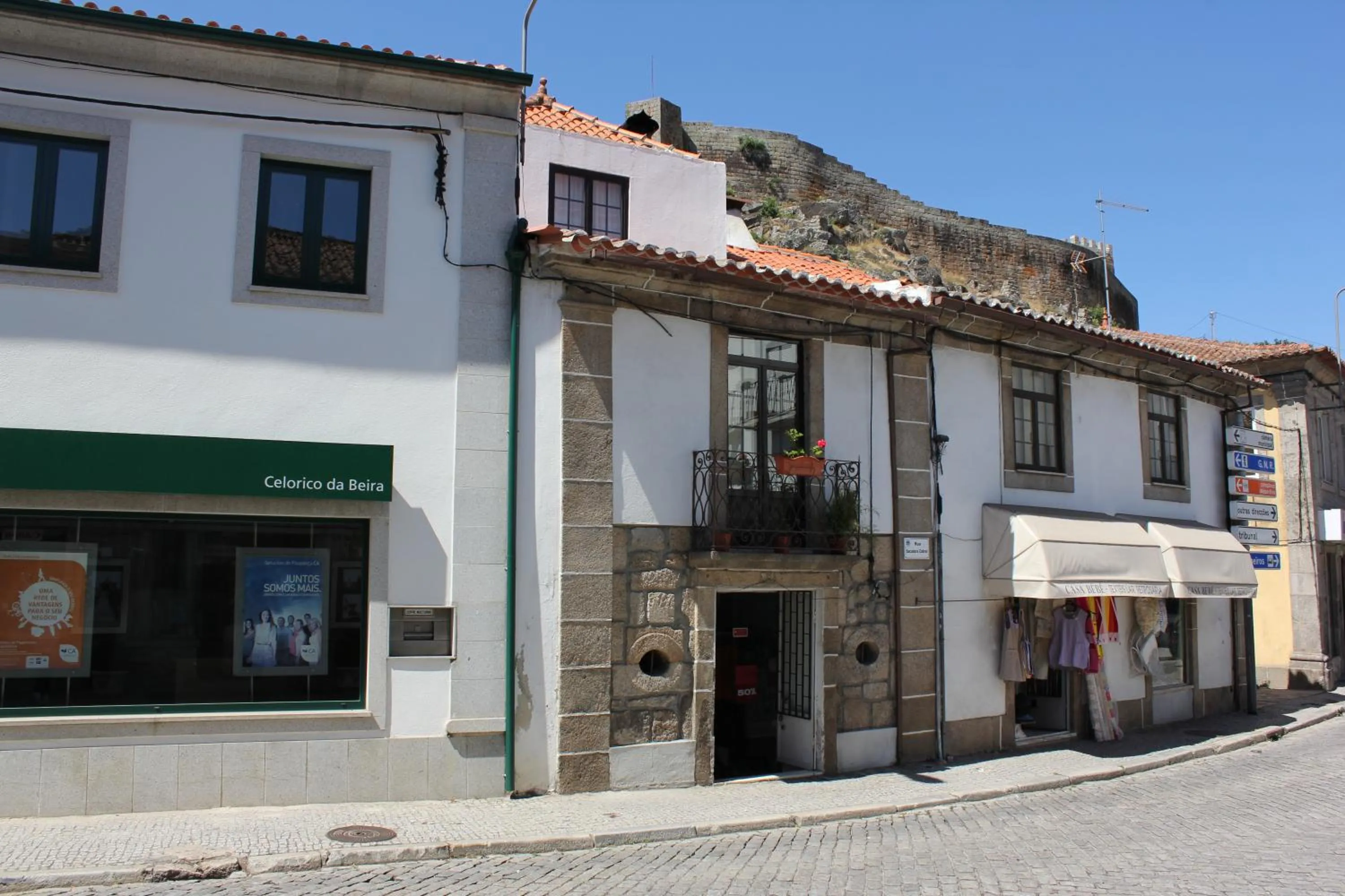 Shopping Area in Quartos em vivenda serra da Estrela