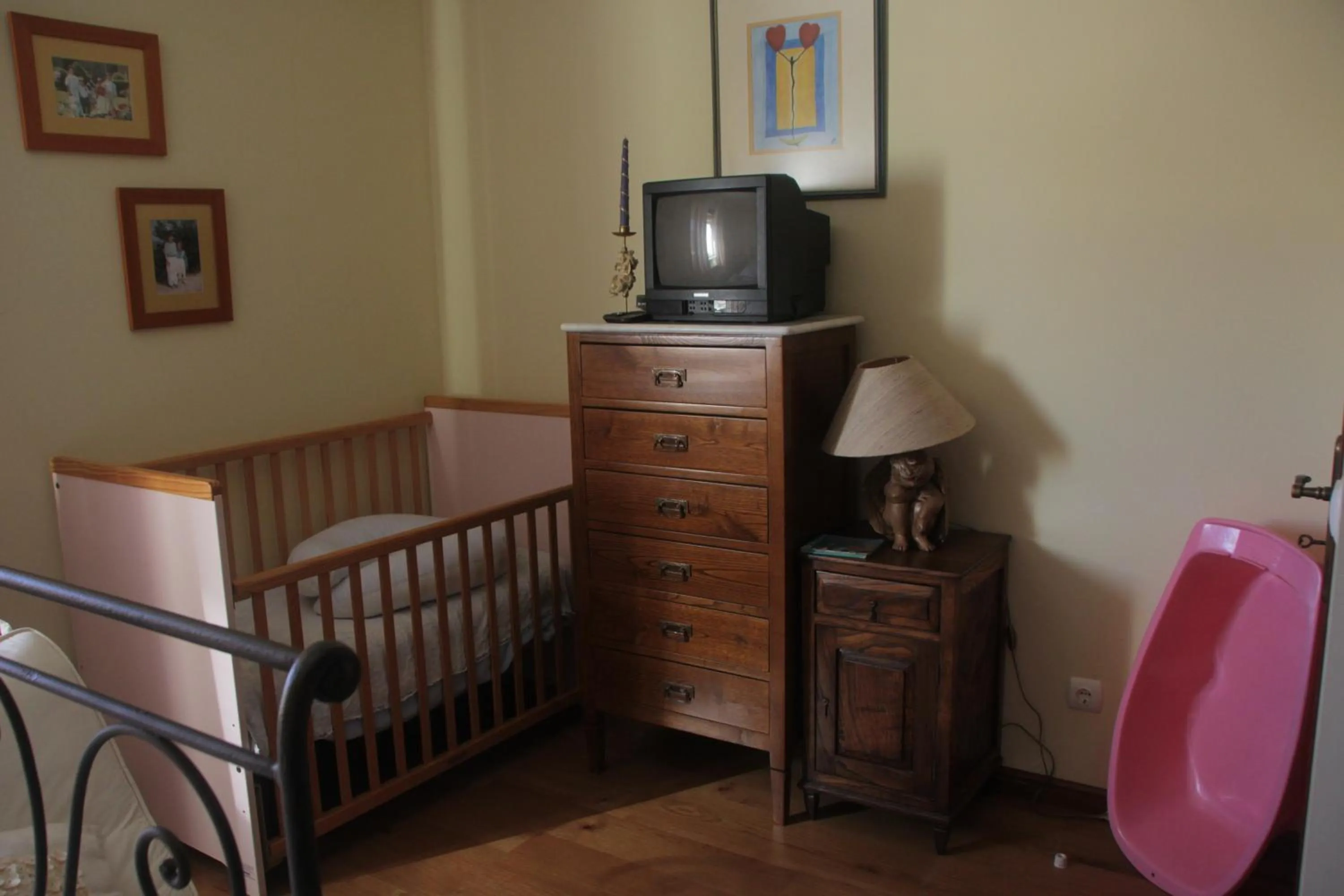 cot in Quartos em vivenda serra da Estrela