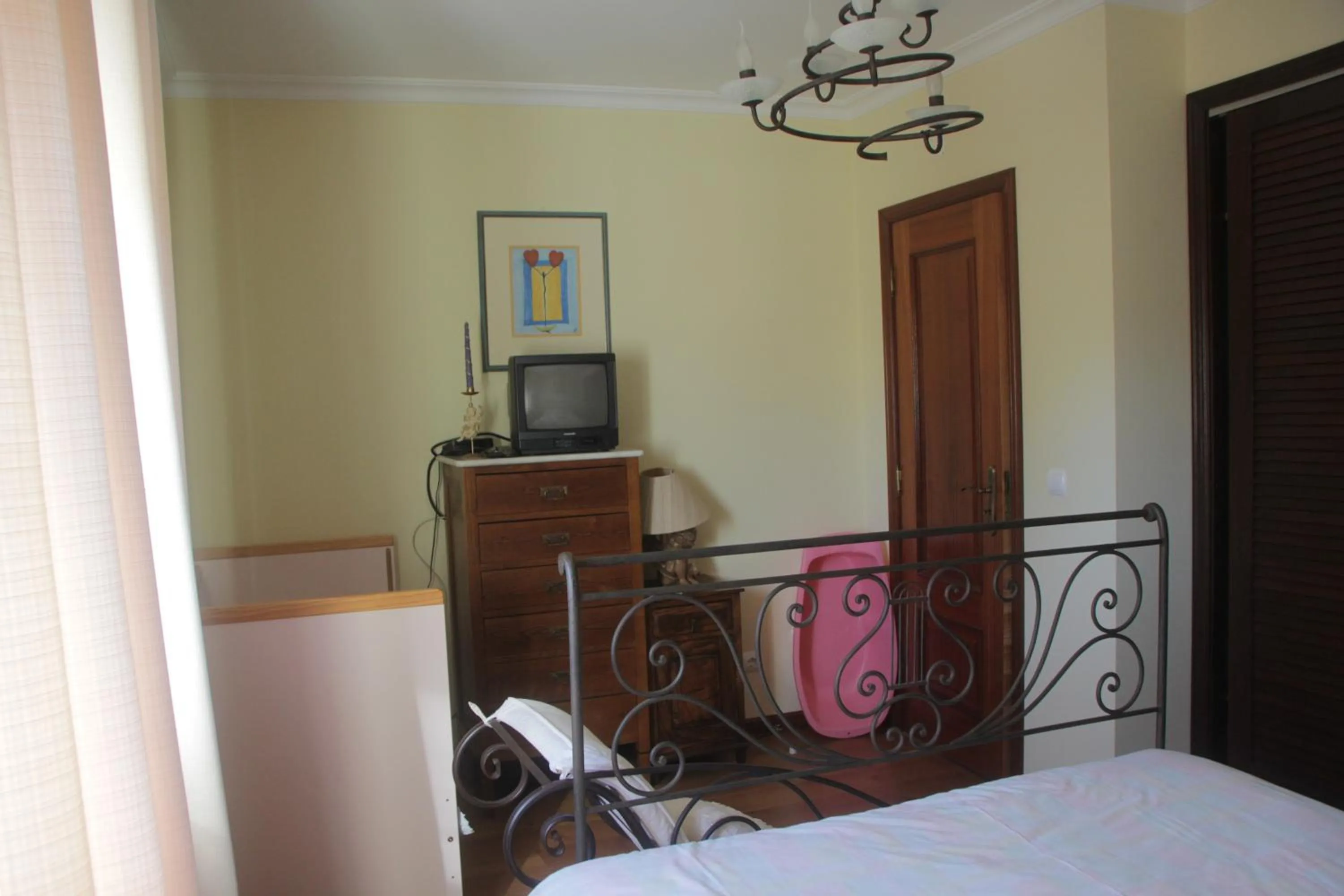 Photo of the whole room, Bed in Quartos em vivenda serra da Estrela