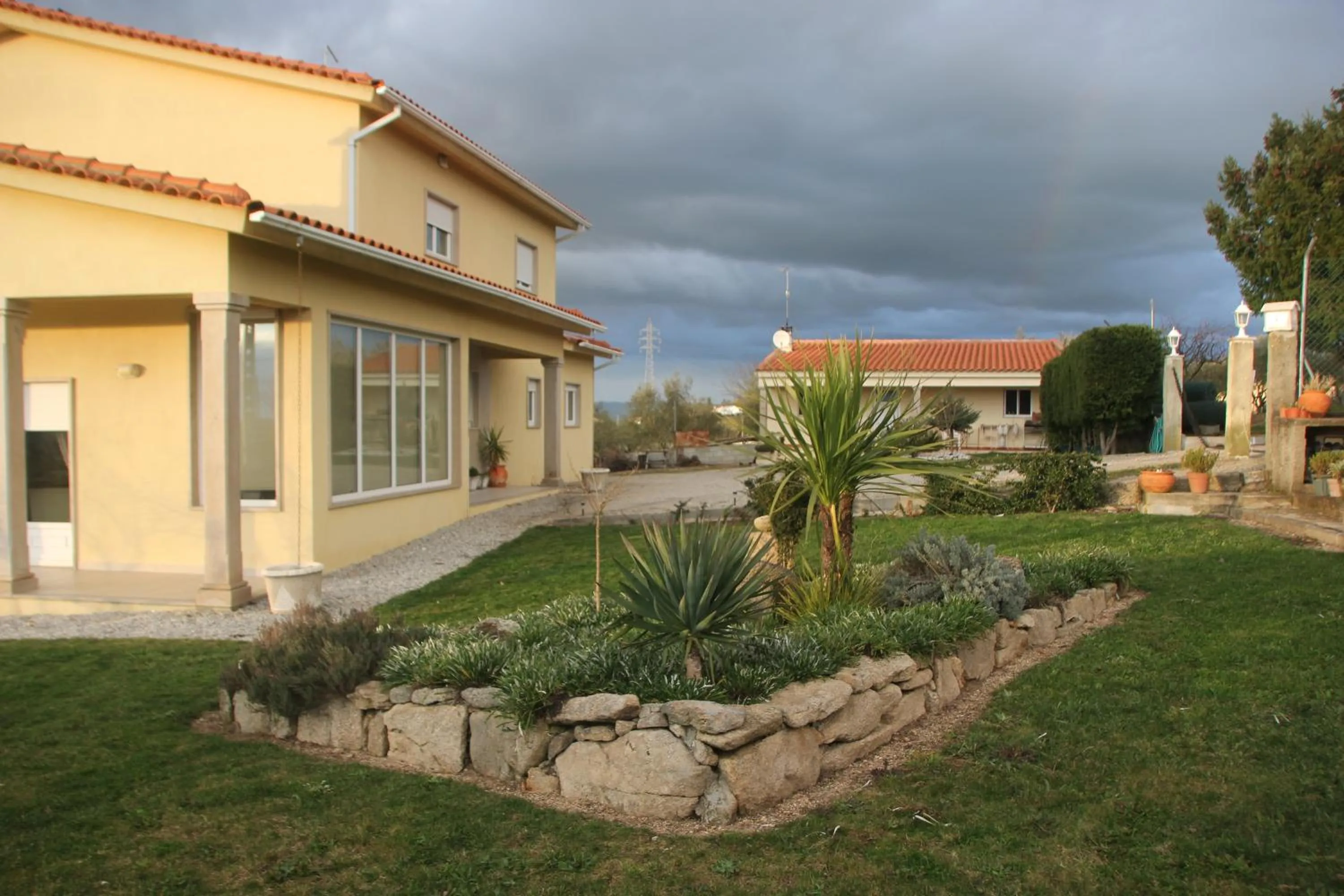 Garden in Quartos em vivenda serra da Estrela