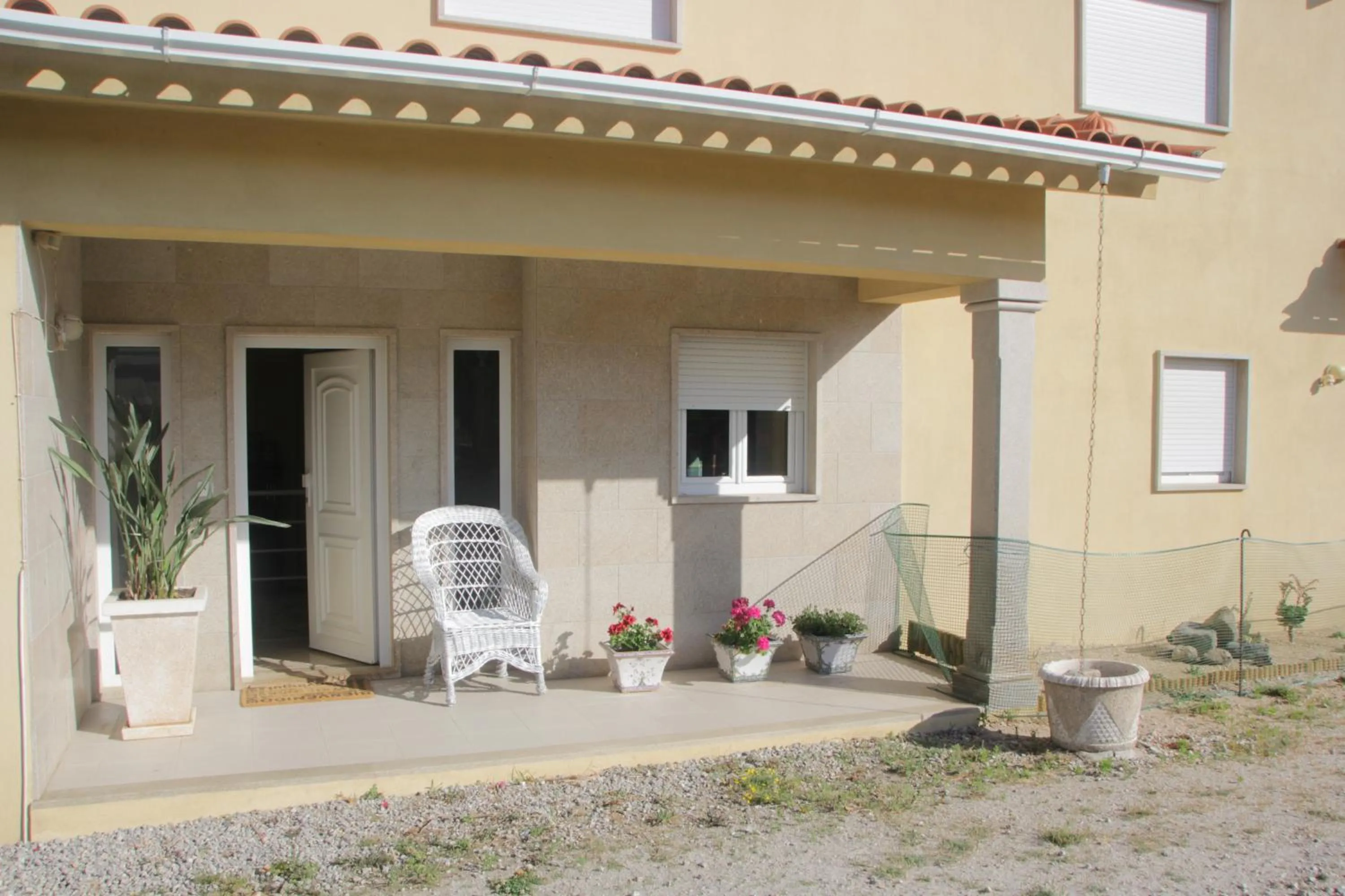 Facade/entrance in Quartos em vivenda serra da Estrela
