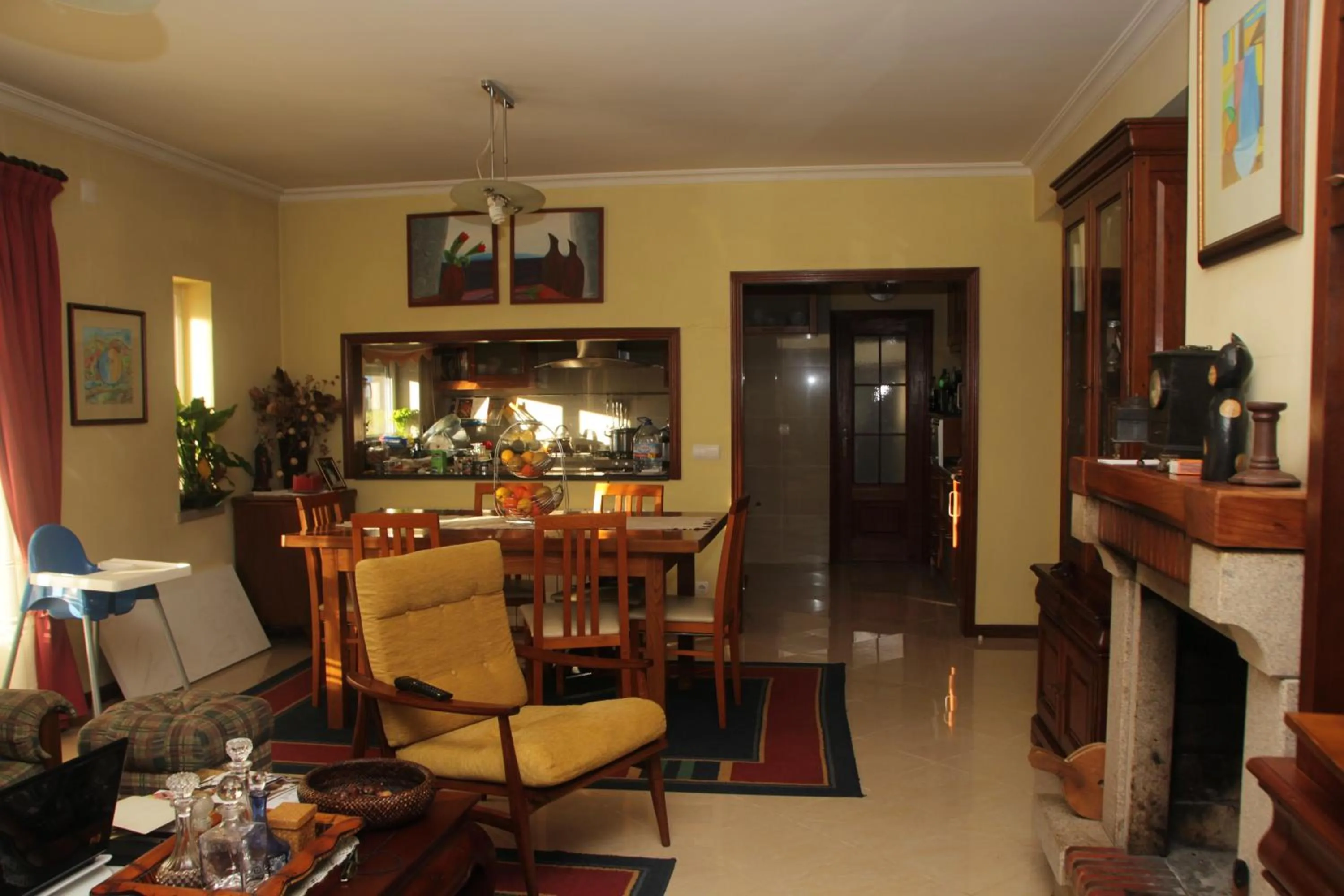 Communal lounge/ TV room in Quartos em vivenda serra da Estrela