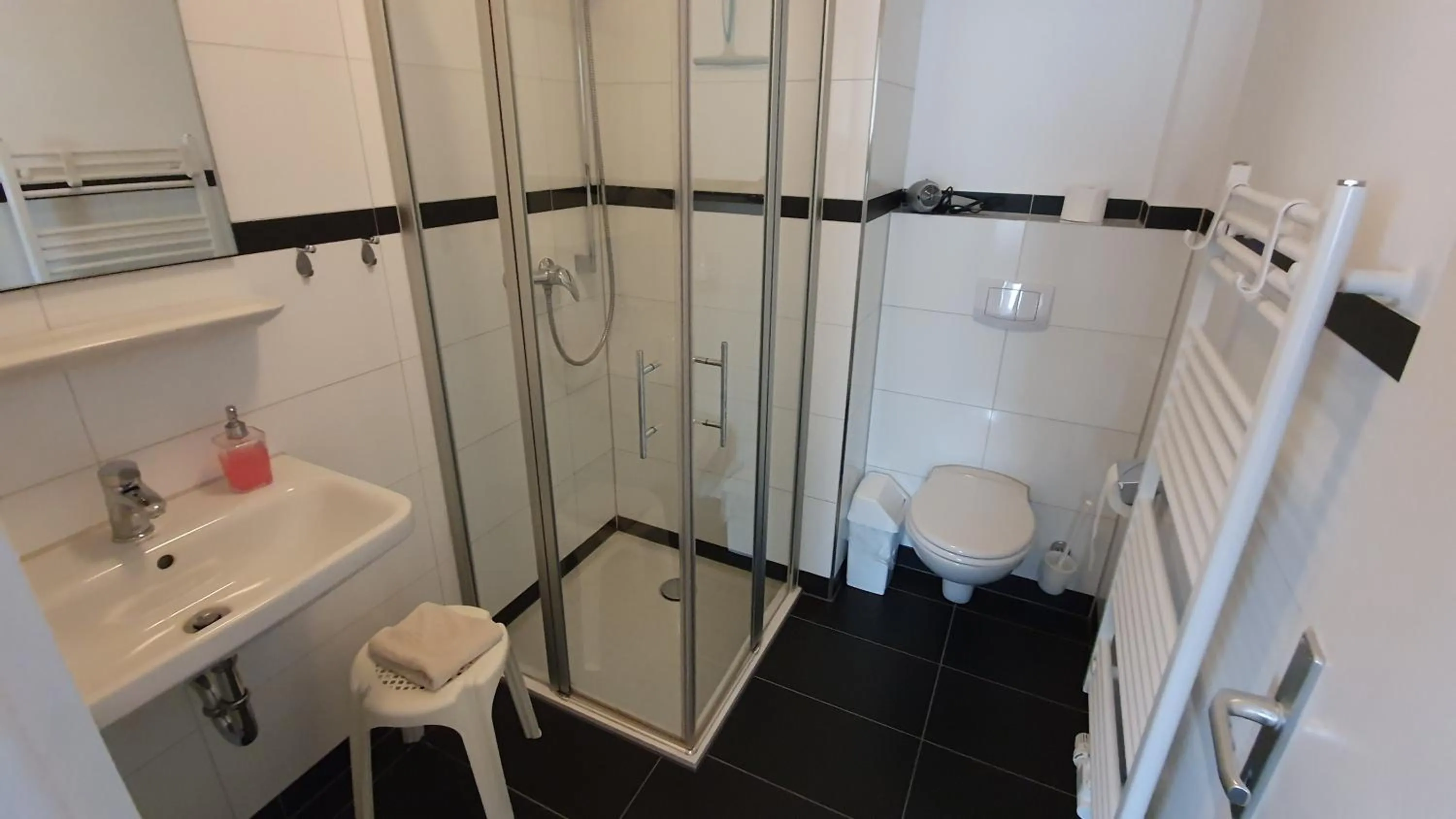 Shower in Hotel Stadt Magdeburg