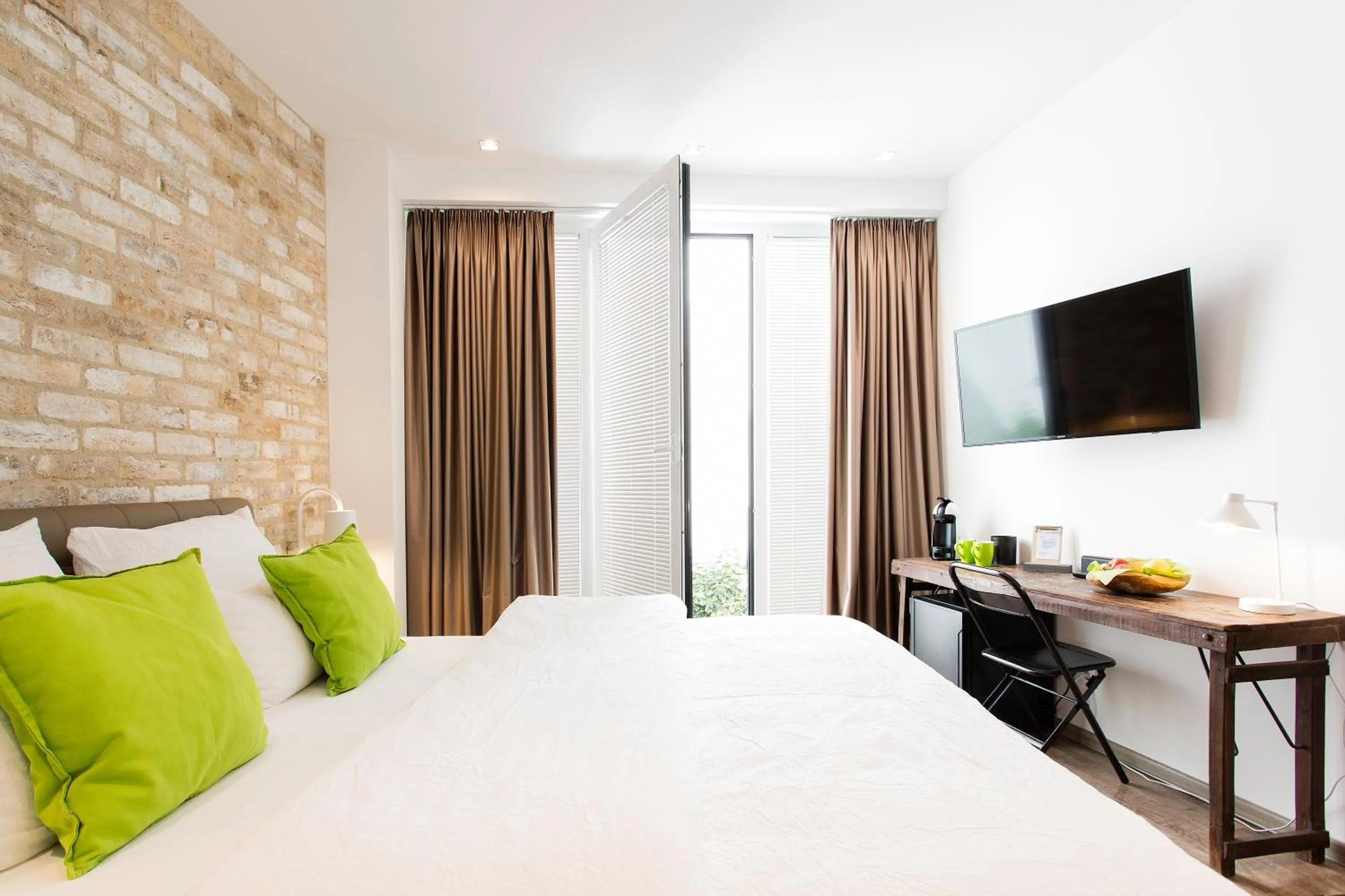 Bed in 1st Floor Köln 2