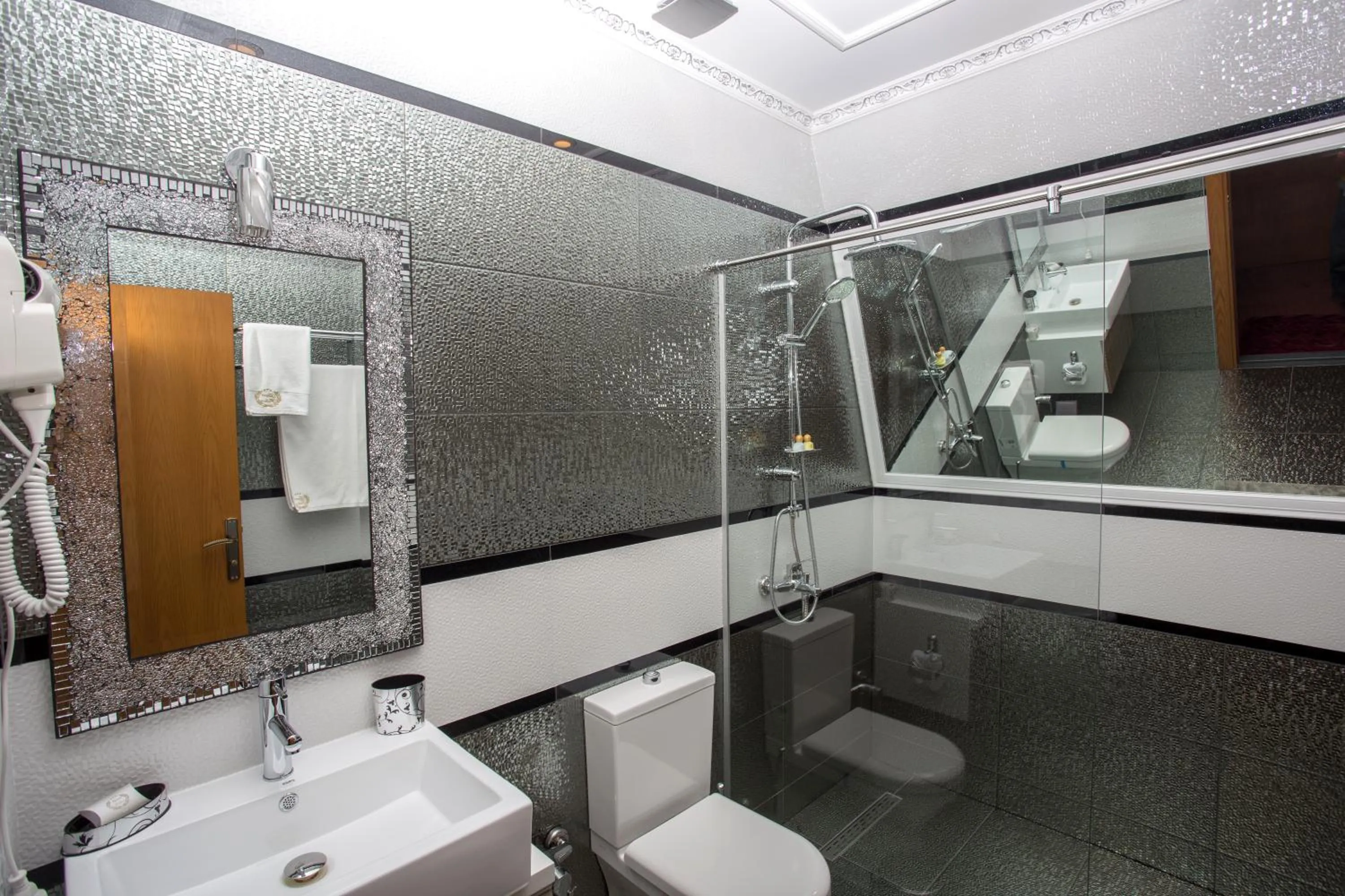 Shower in Hotel Green Garden