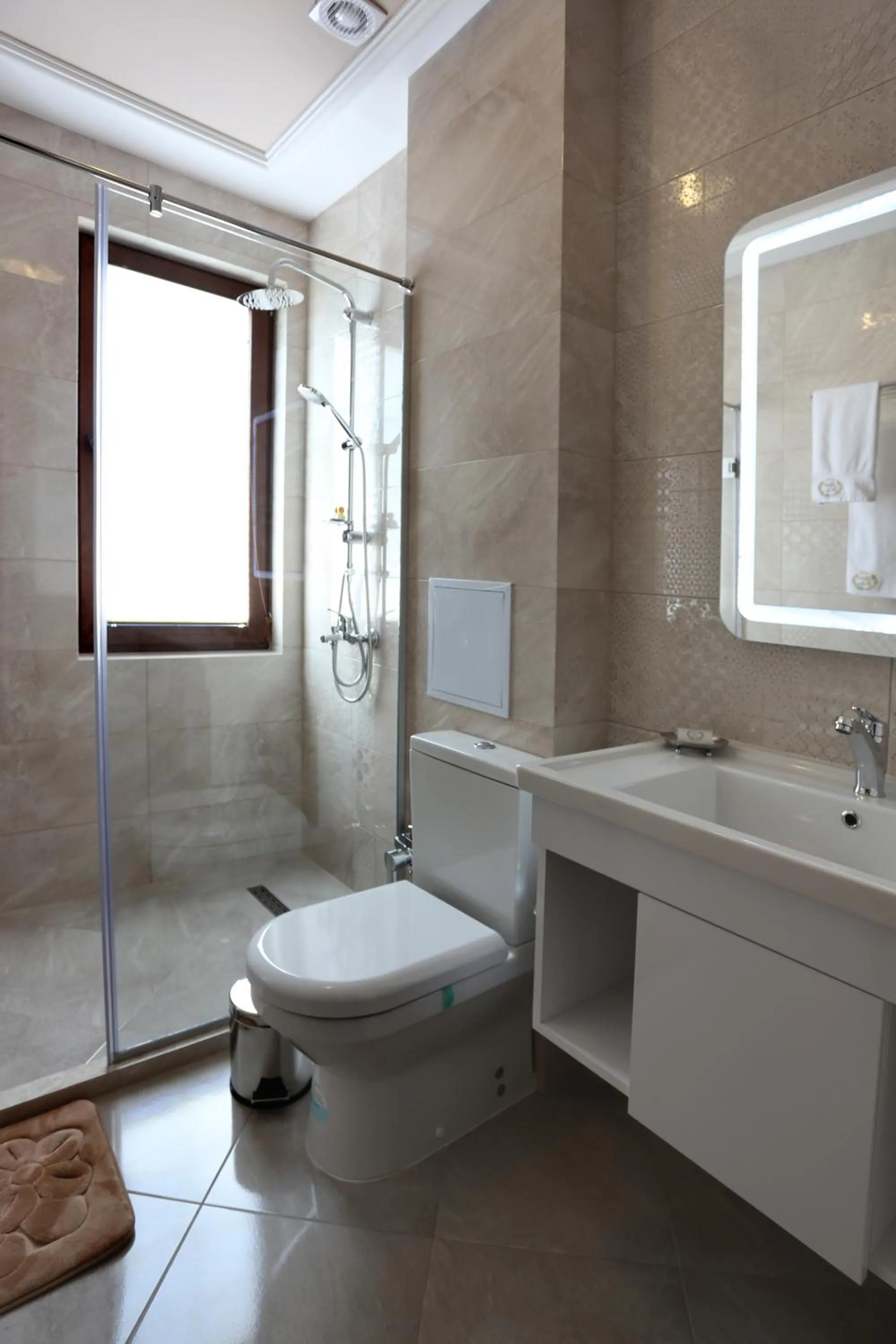 Shower in Hotel Green Garden