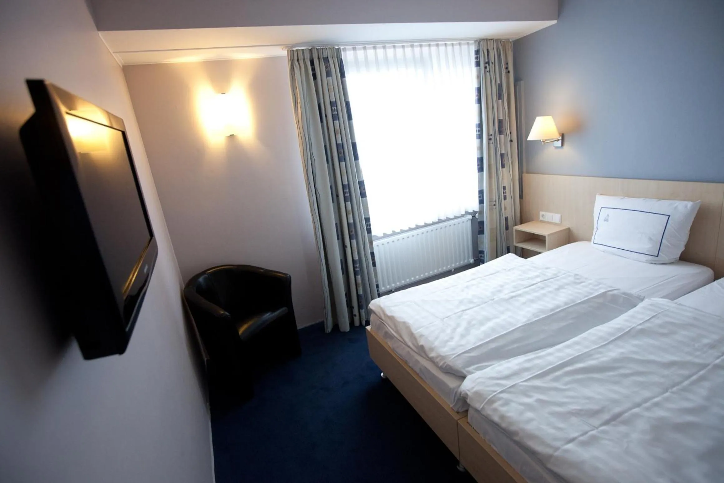 Photo of the whole room, Bed in Hotel Empire