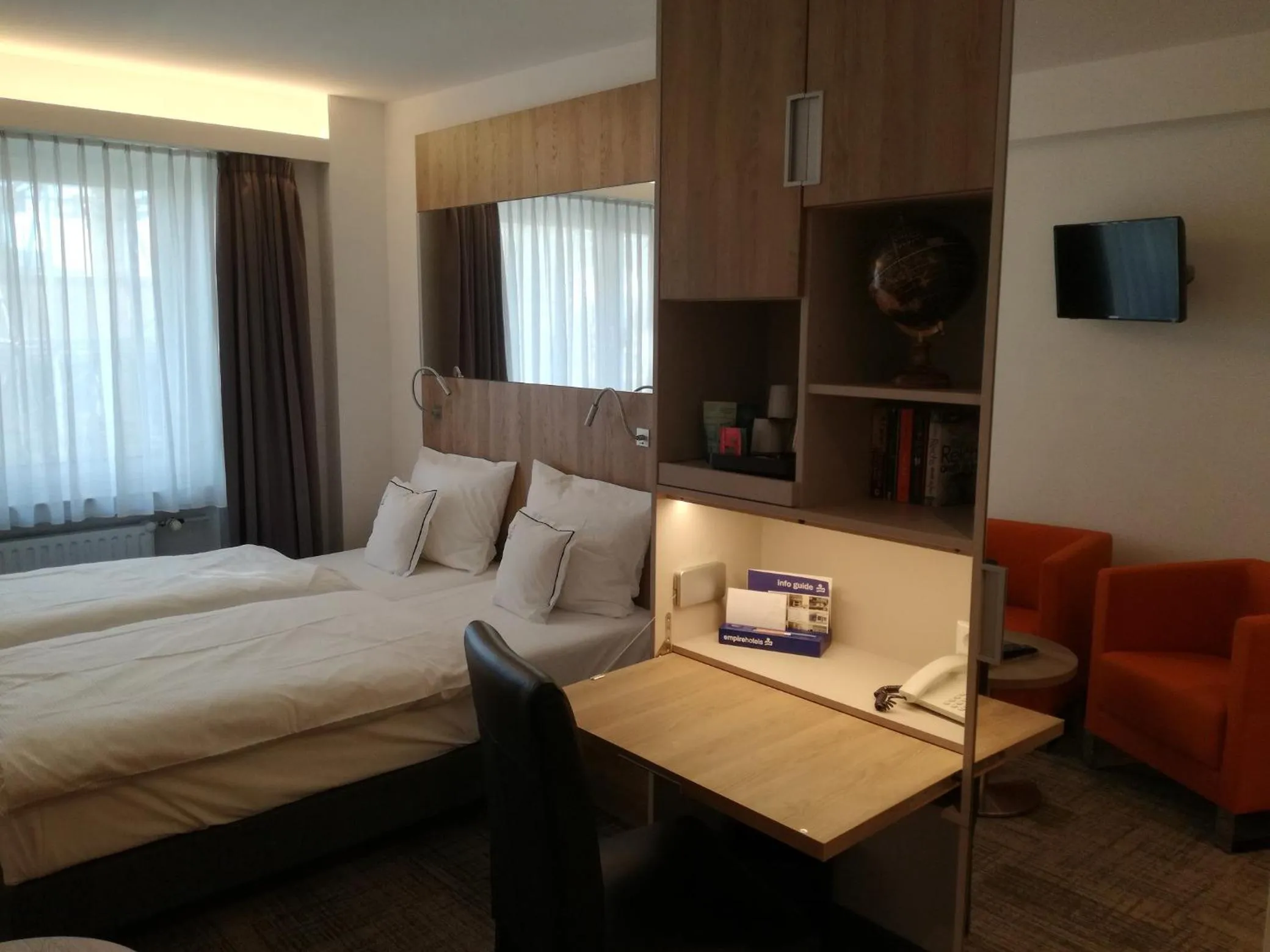 Bedroom, Bed in Hotel Empire