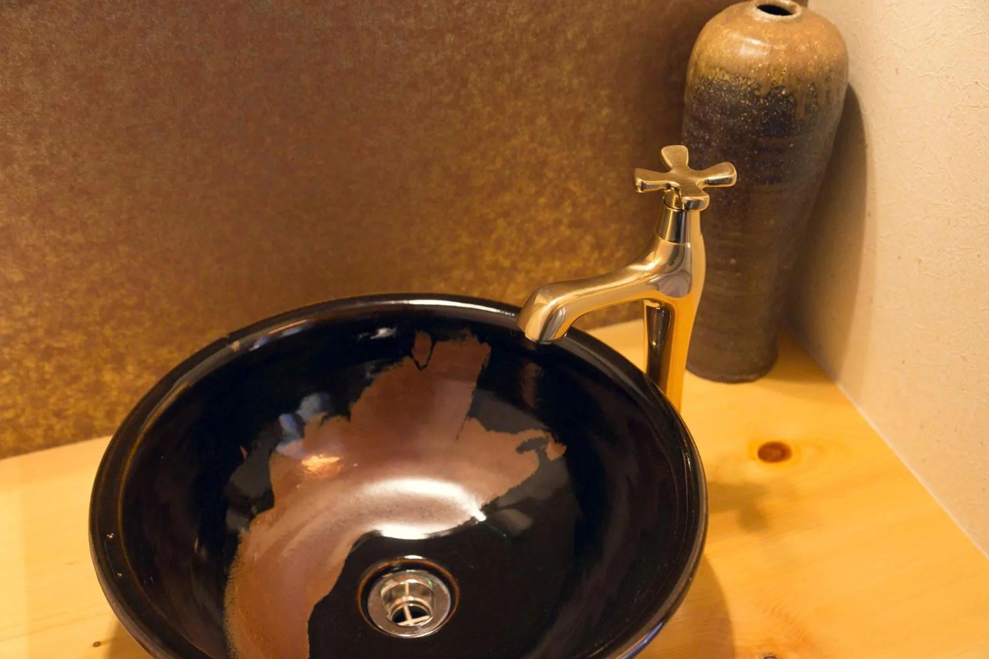 Decorative detail in Ryokan Mokuzin