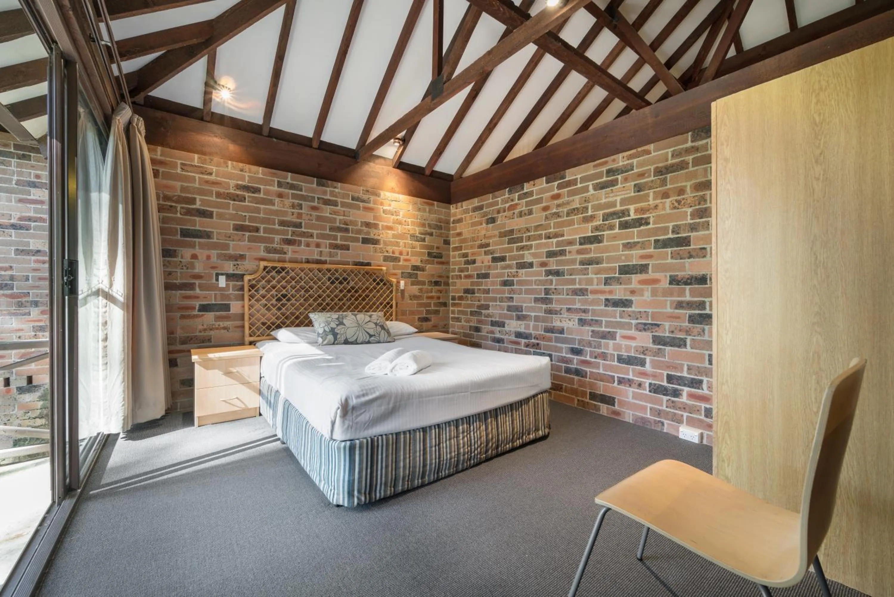 Bedroom, Bed in Avoca Beach Hotel