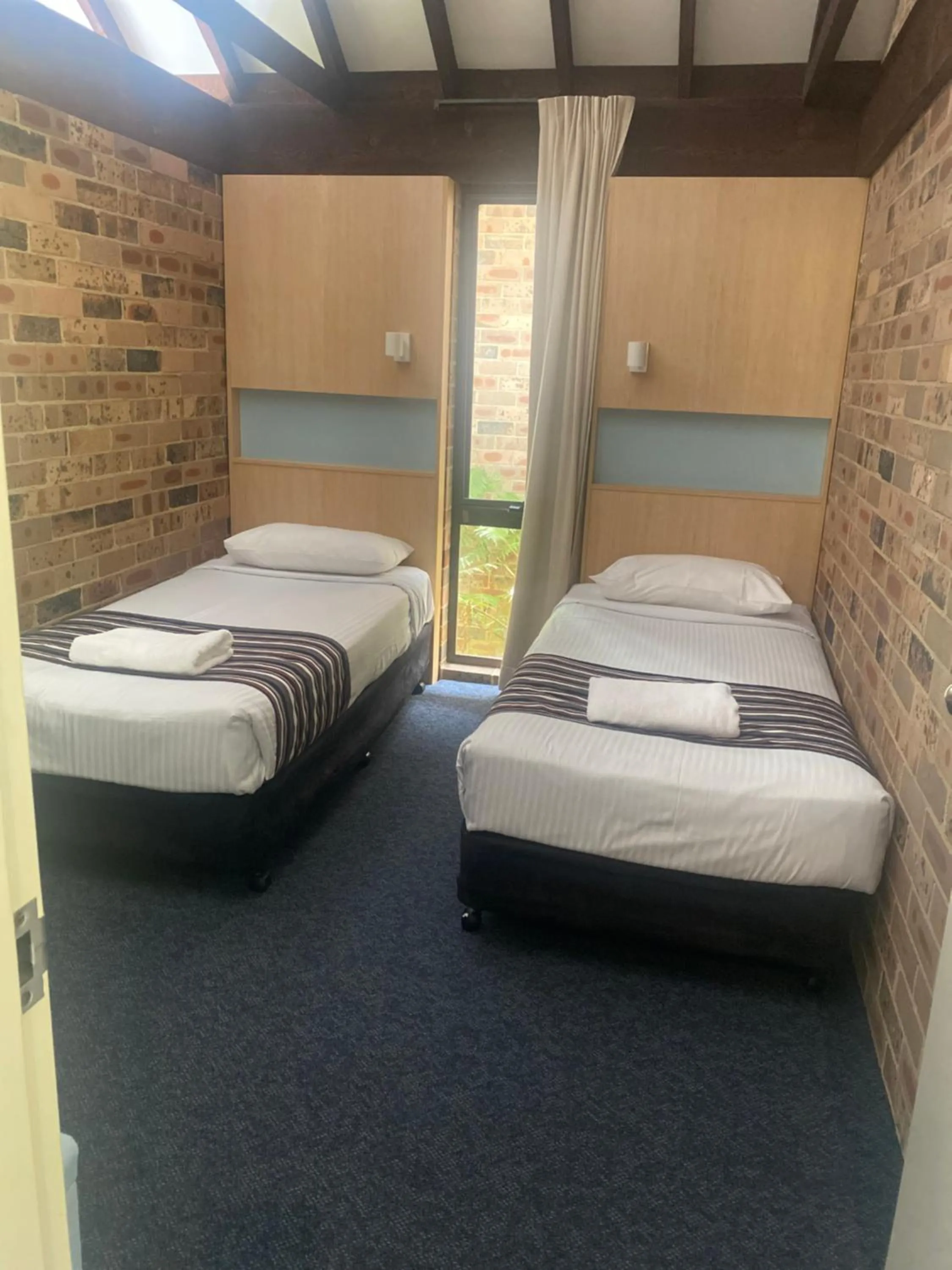 Bedroom, Bed in Avoca Beach Hotel