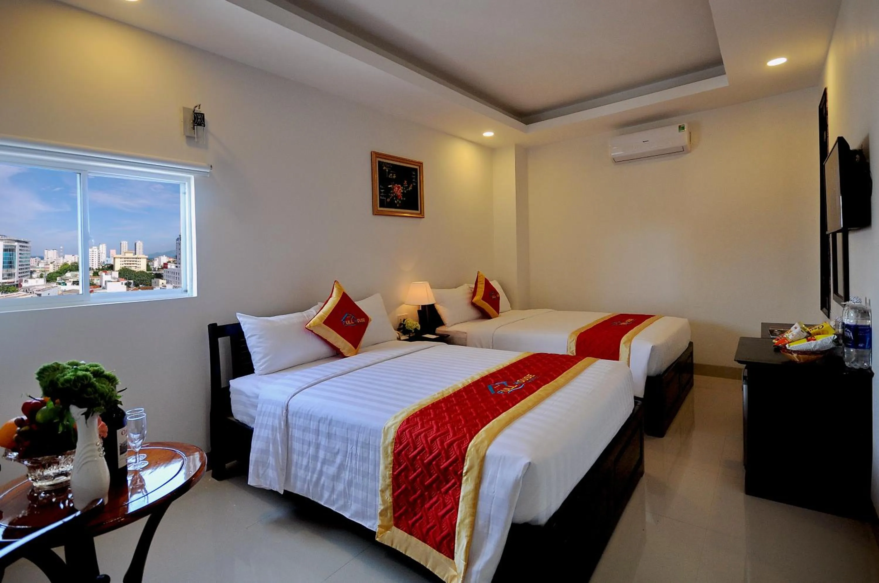 Bed in Full House Hotel