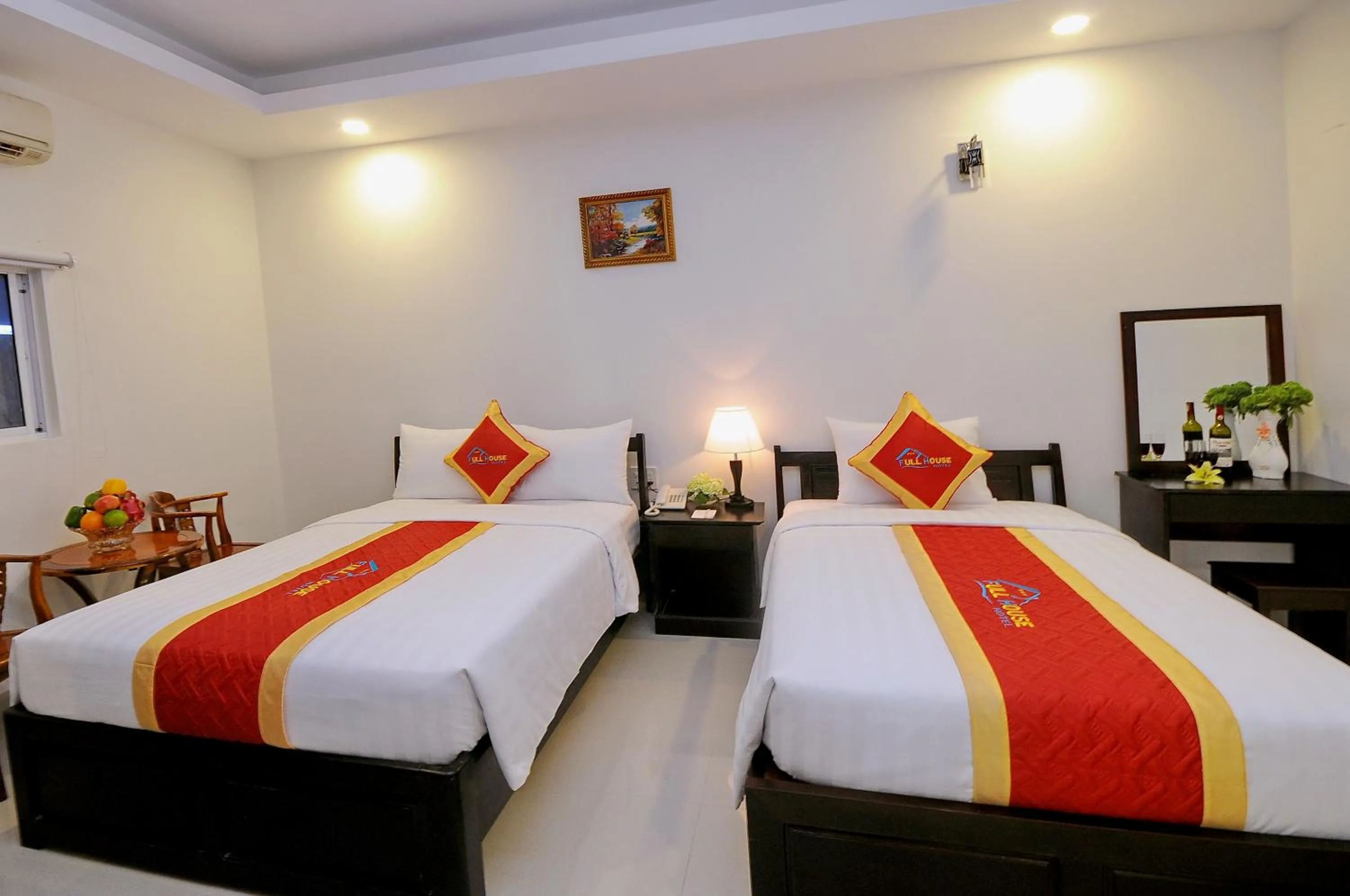 Bed in Full House Hotel