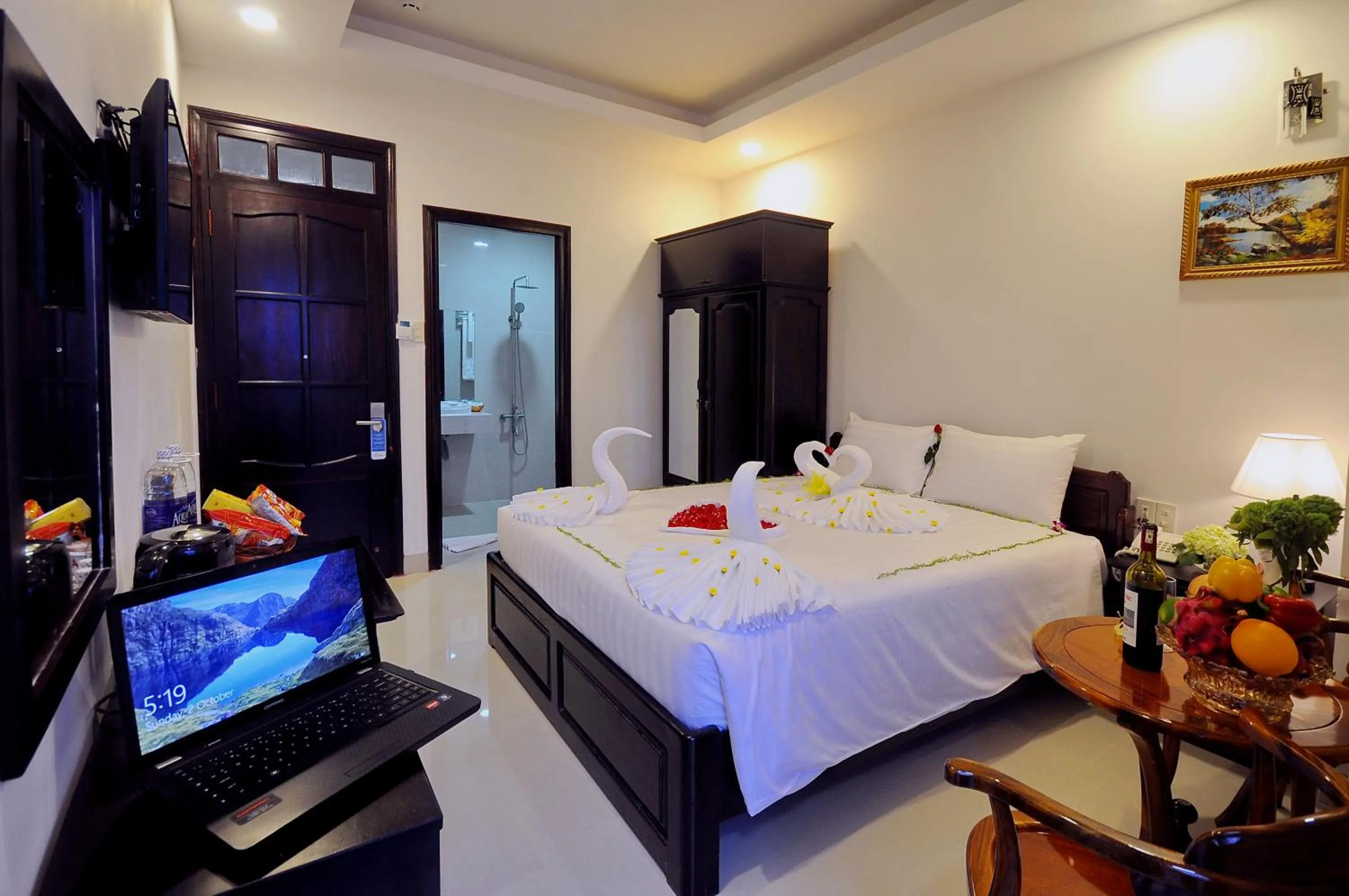 Bed in Full House Hotel