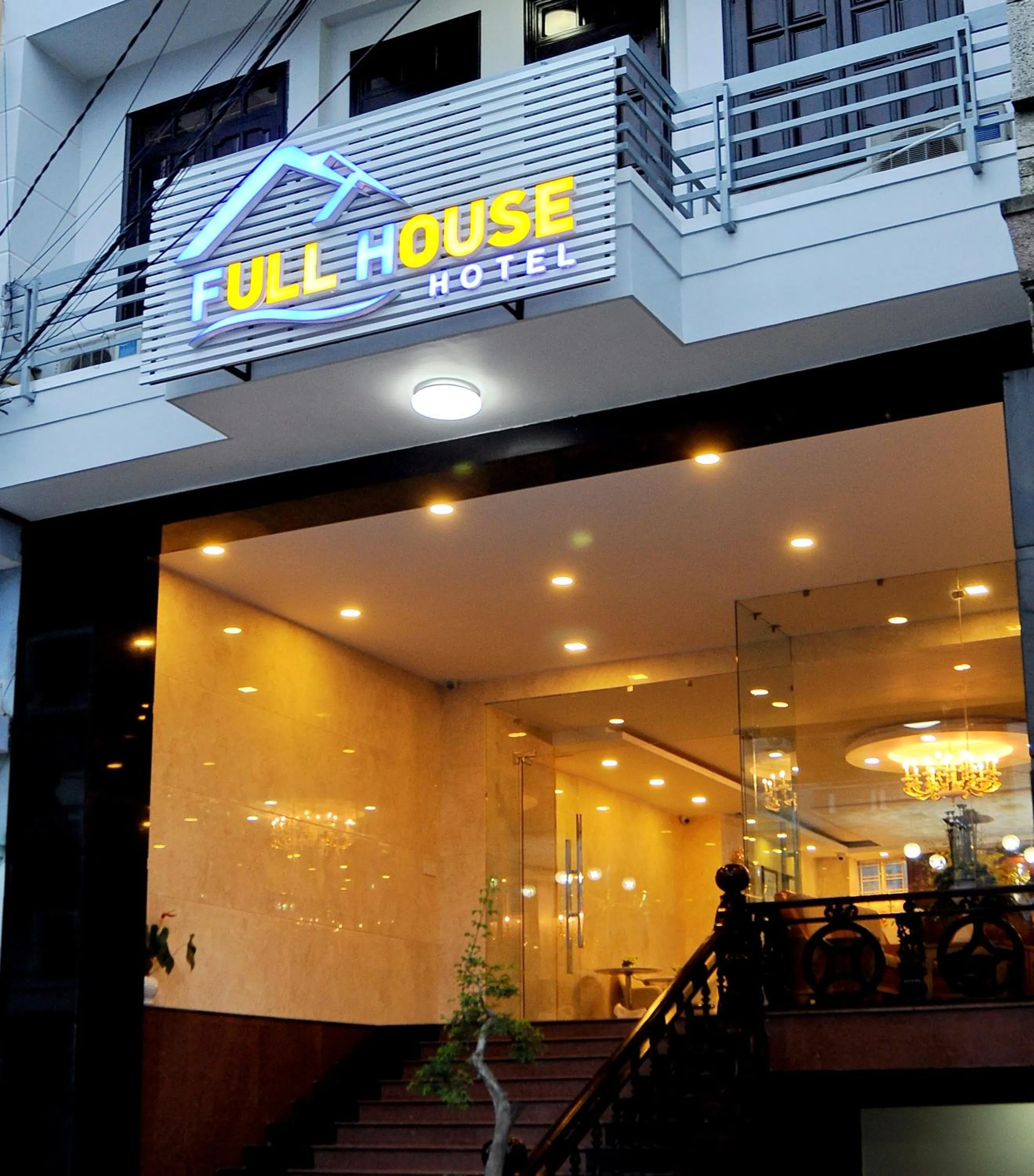 Property building in Full House Hotel