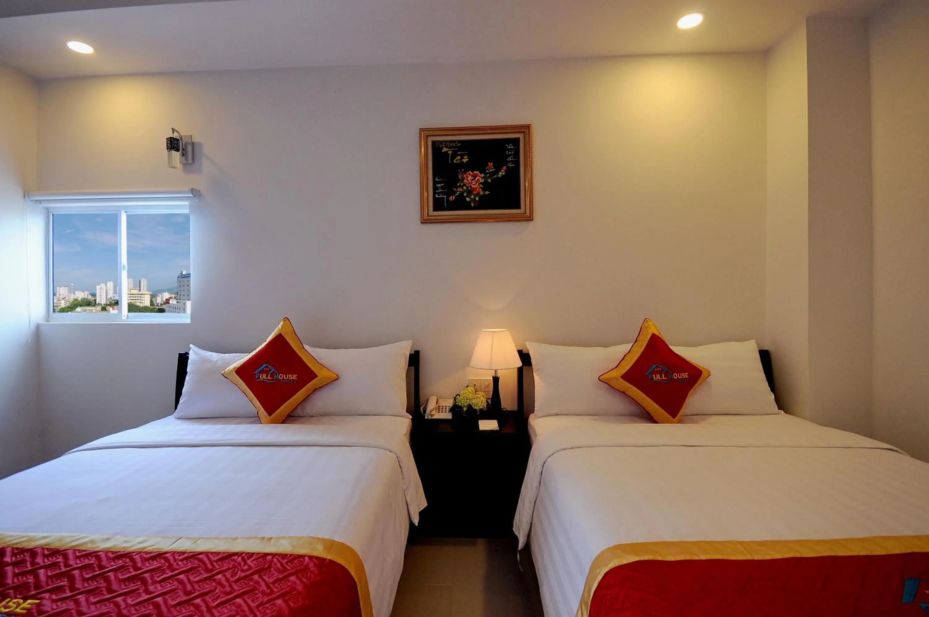 Bedroom, Bed in Full House Hotel