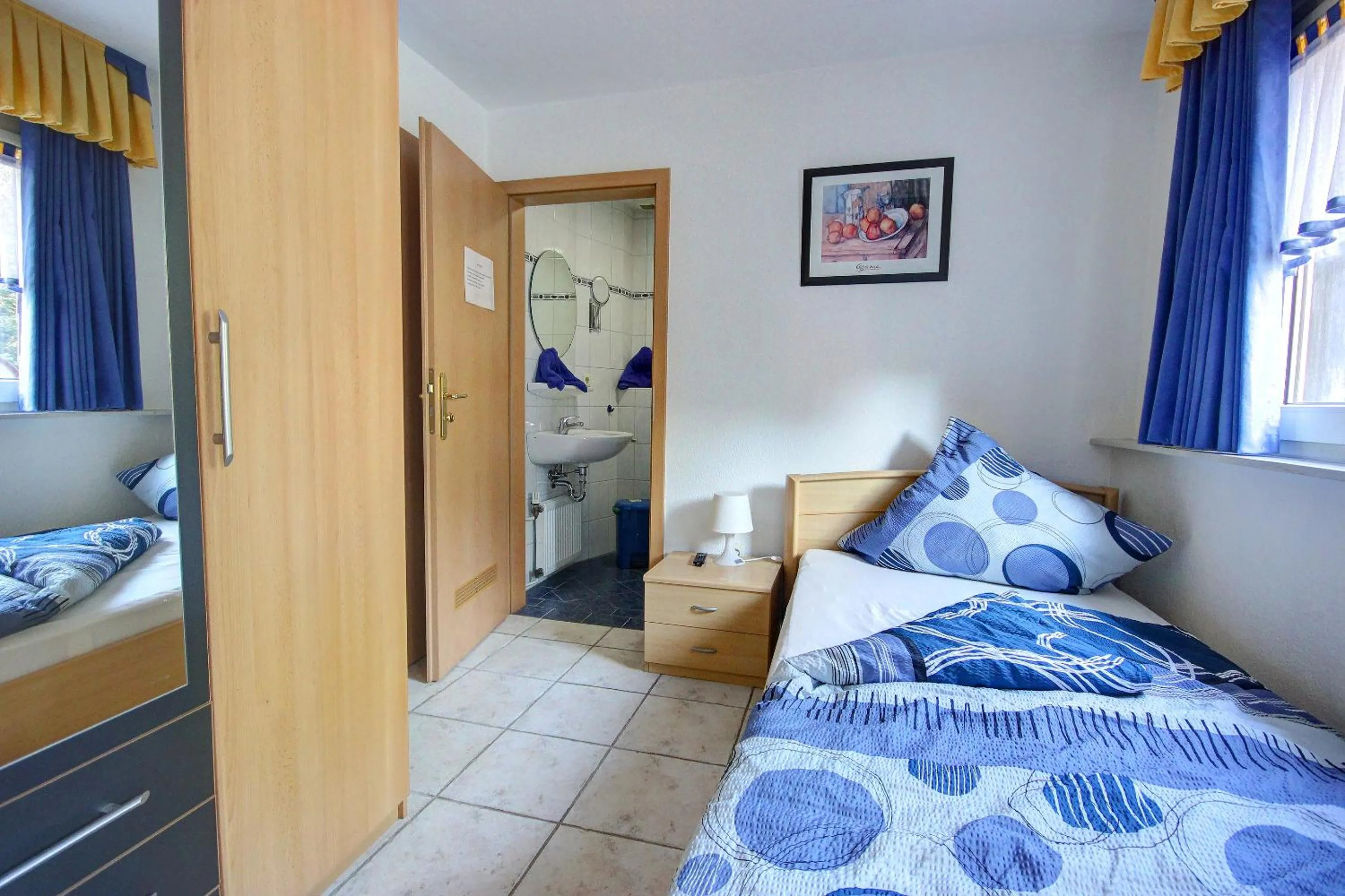 Single Room with Balcony - Non-Smoking in Pension Büürma