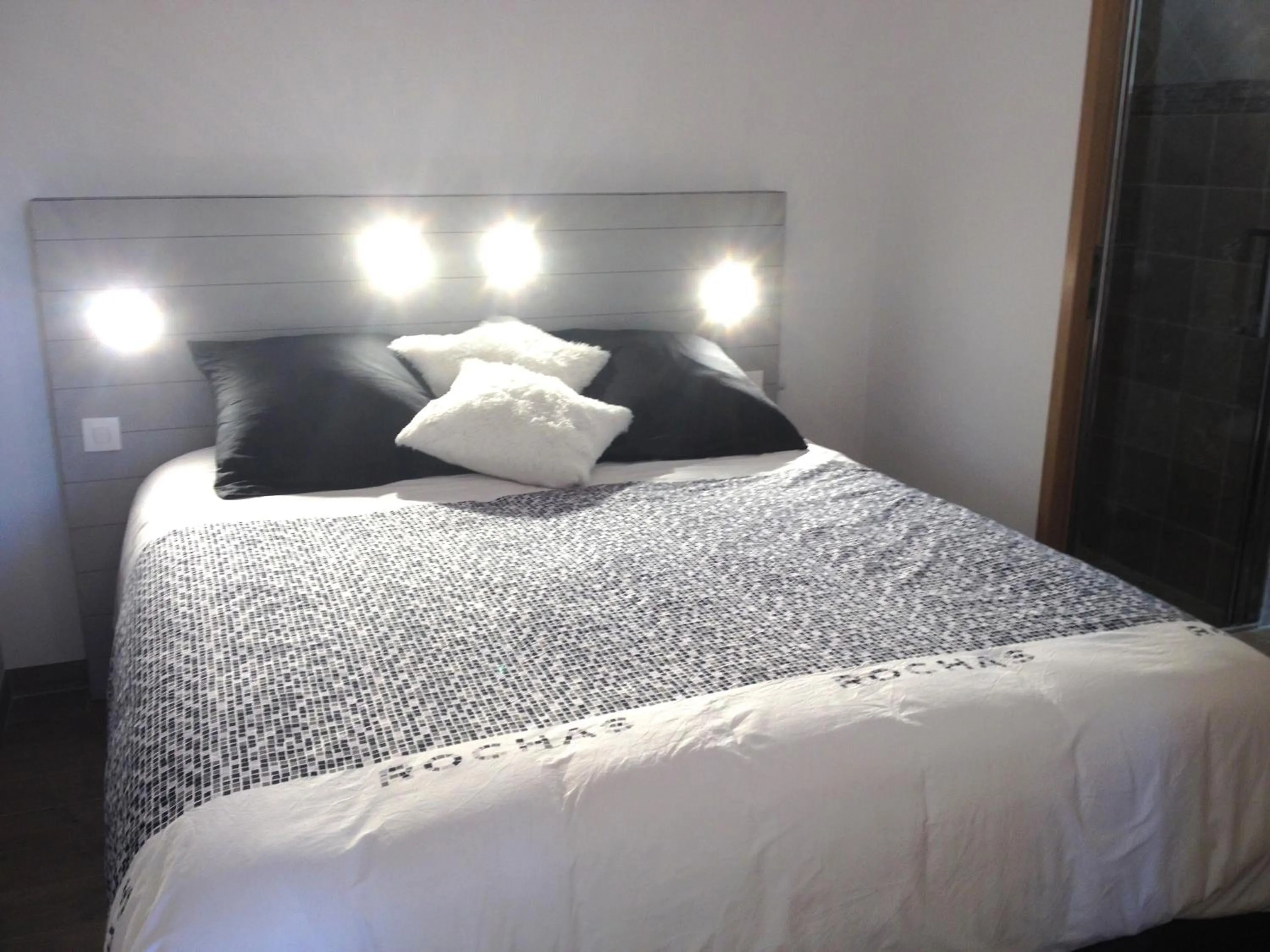 Bed in La Villa aux Oliviers