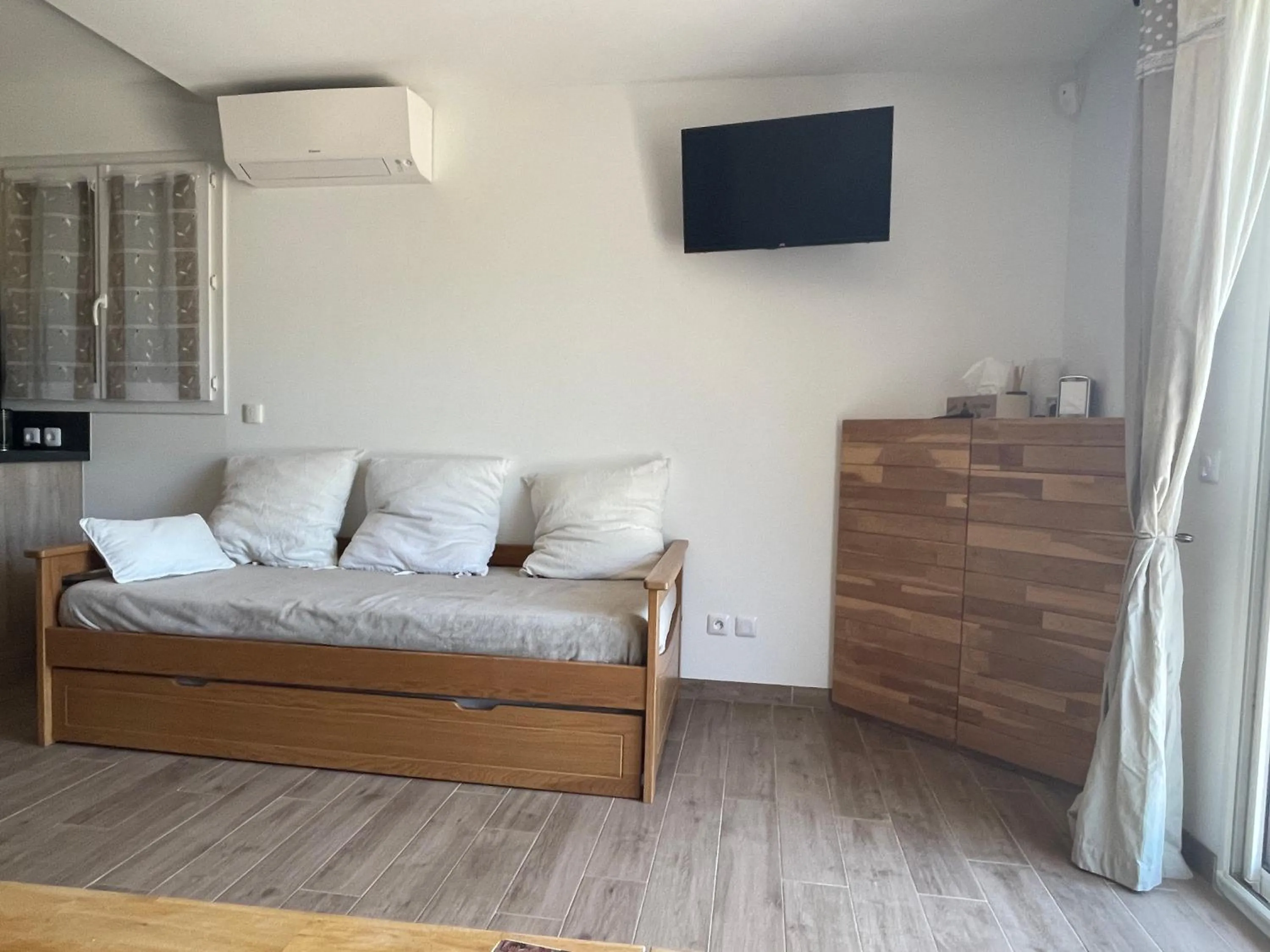 TV and multimedia, Bed in La Villa aux Oliviers