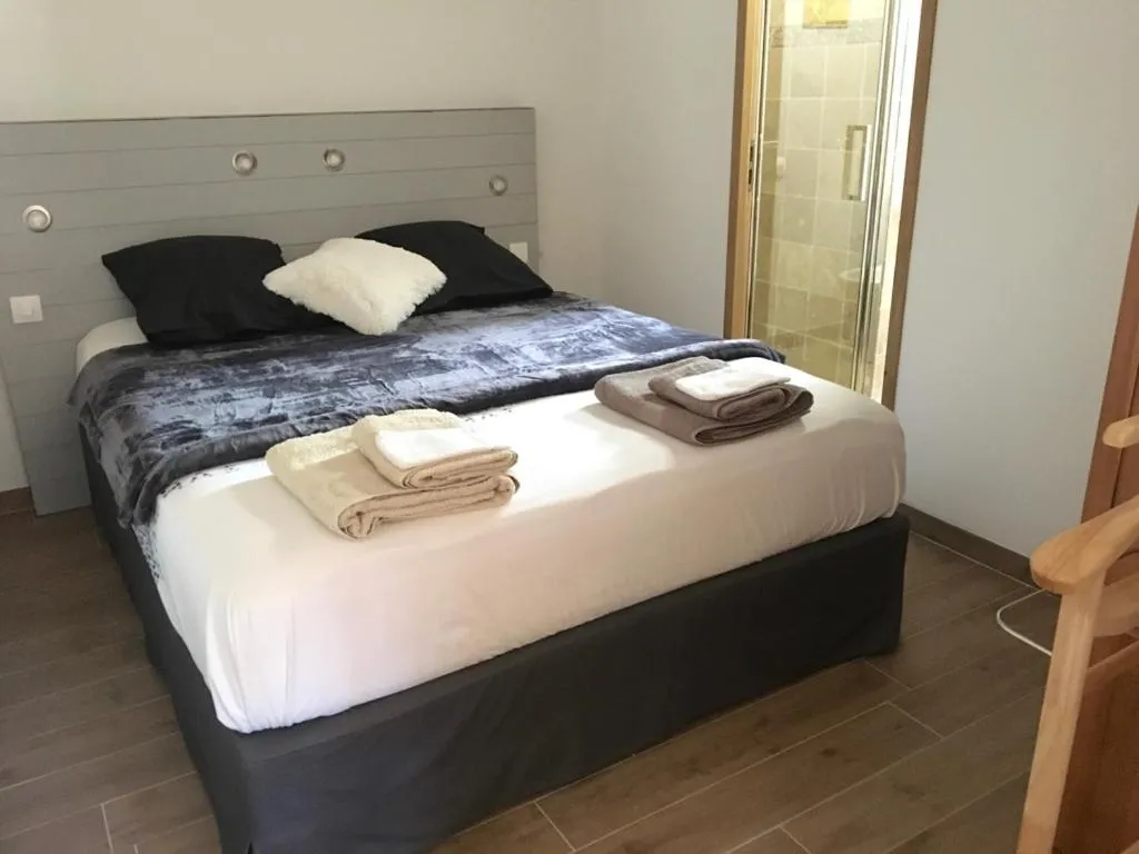 Bed in La Villa aux Oliviers