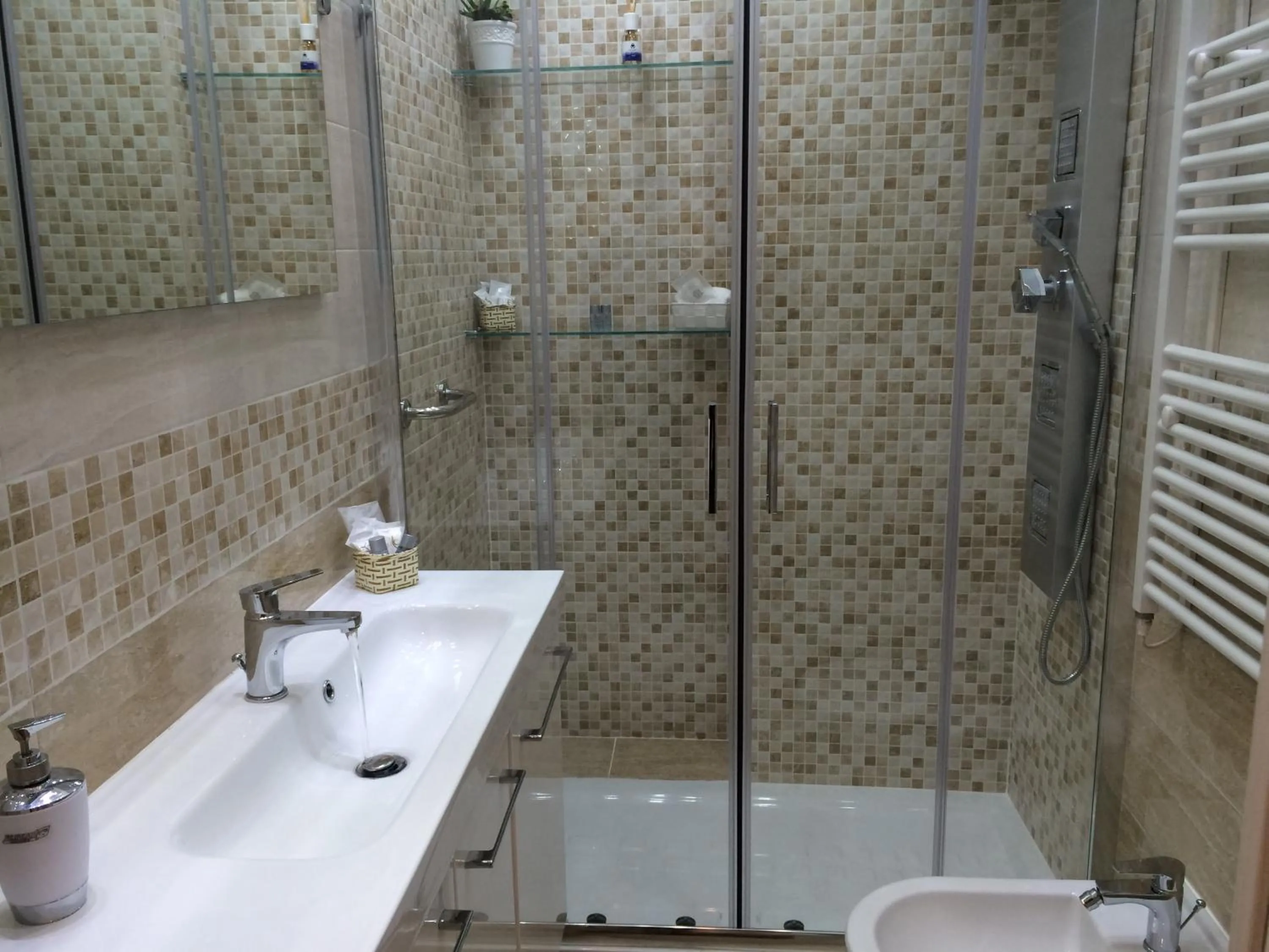 Shower in Casa Vacanze Sannazzaro Flat