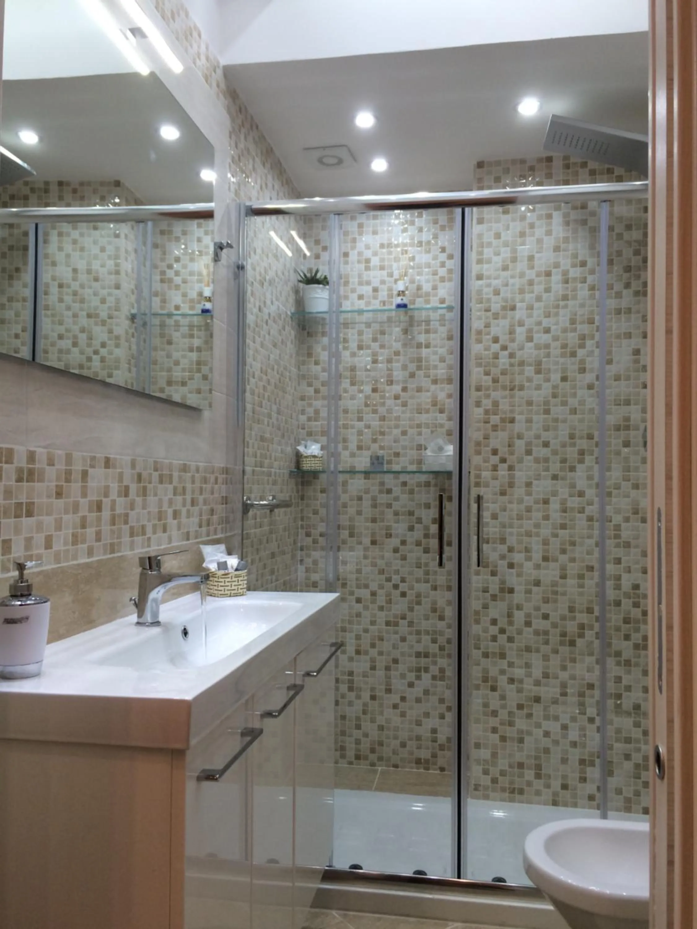 Shower in Casa Vacanze Sannazzaro Flat