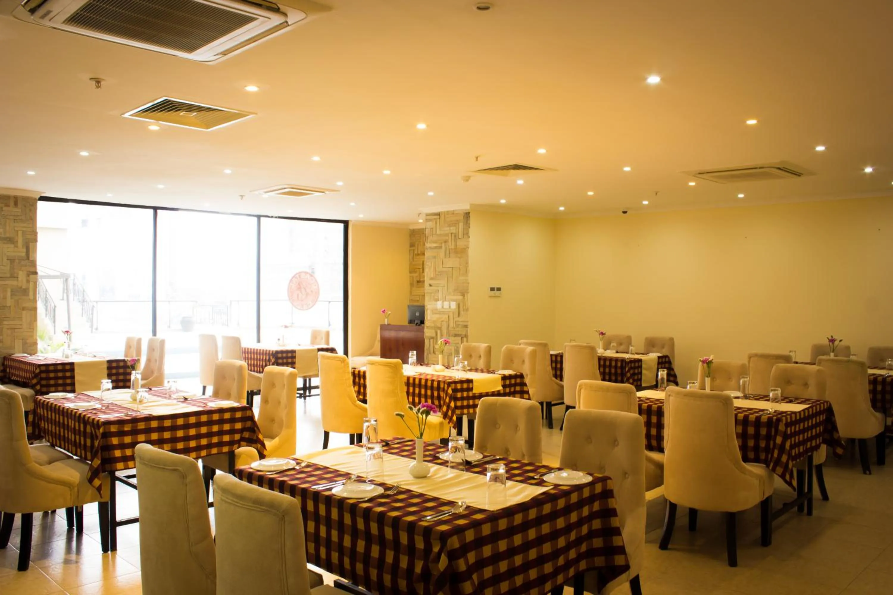 Restaurant/places to eat in Seashells Millennium Hotel