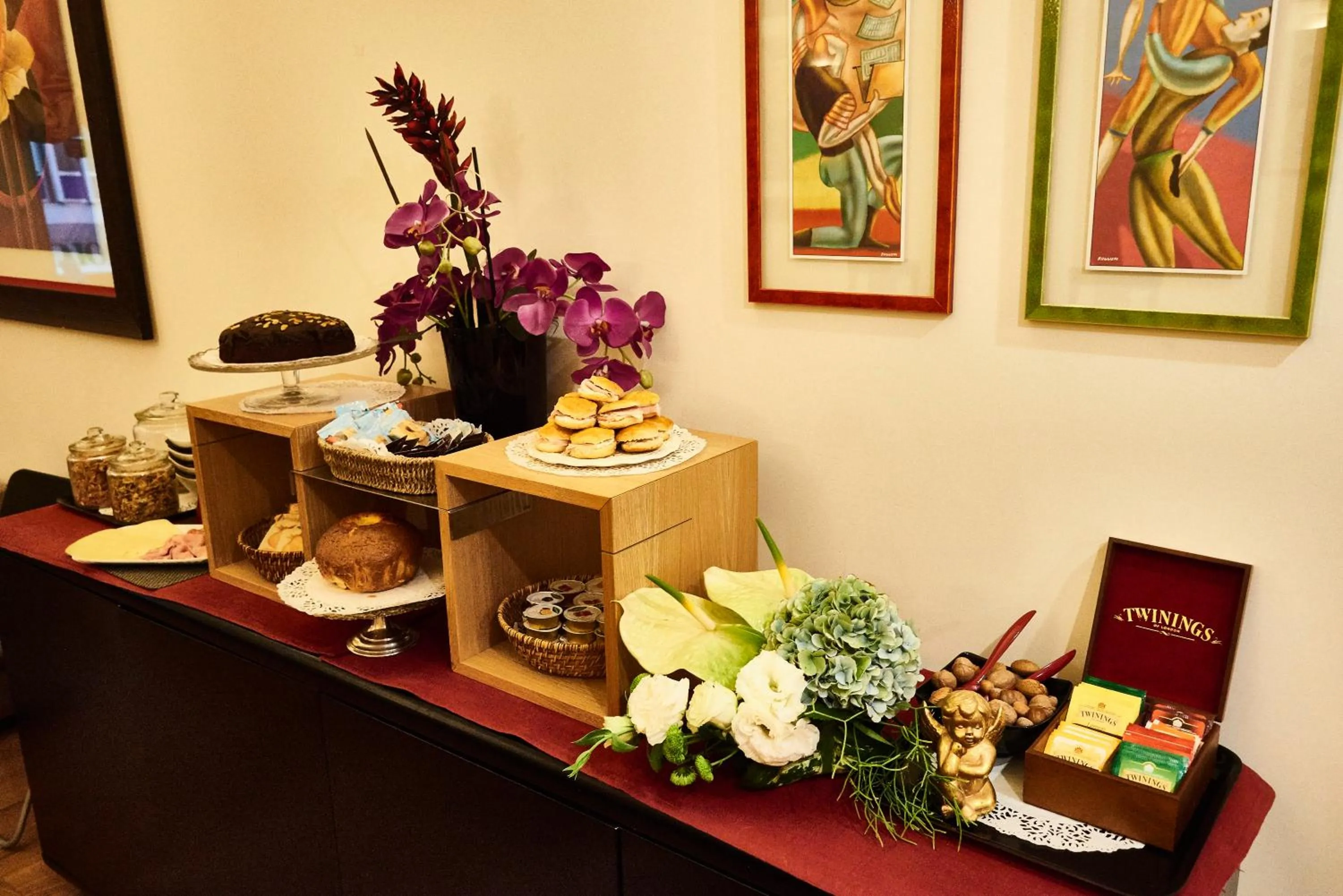 Food and drinks in Domus Cavour Guest house