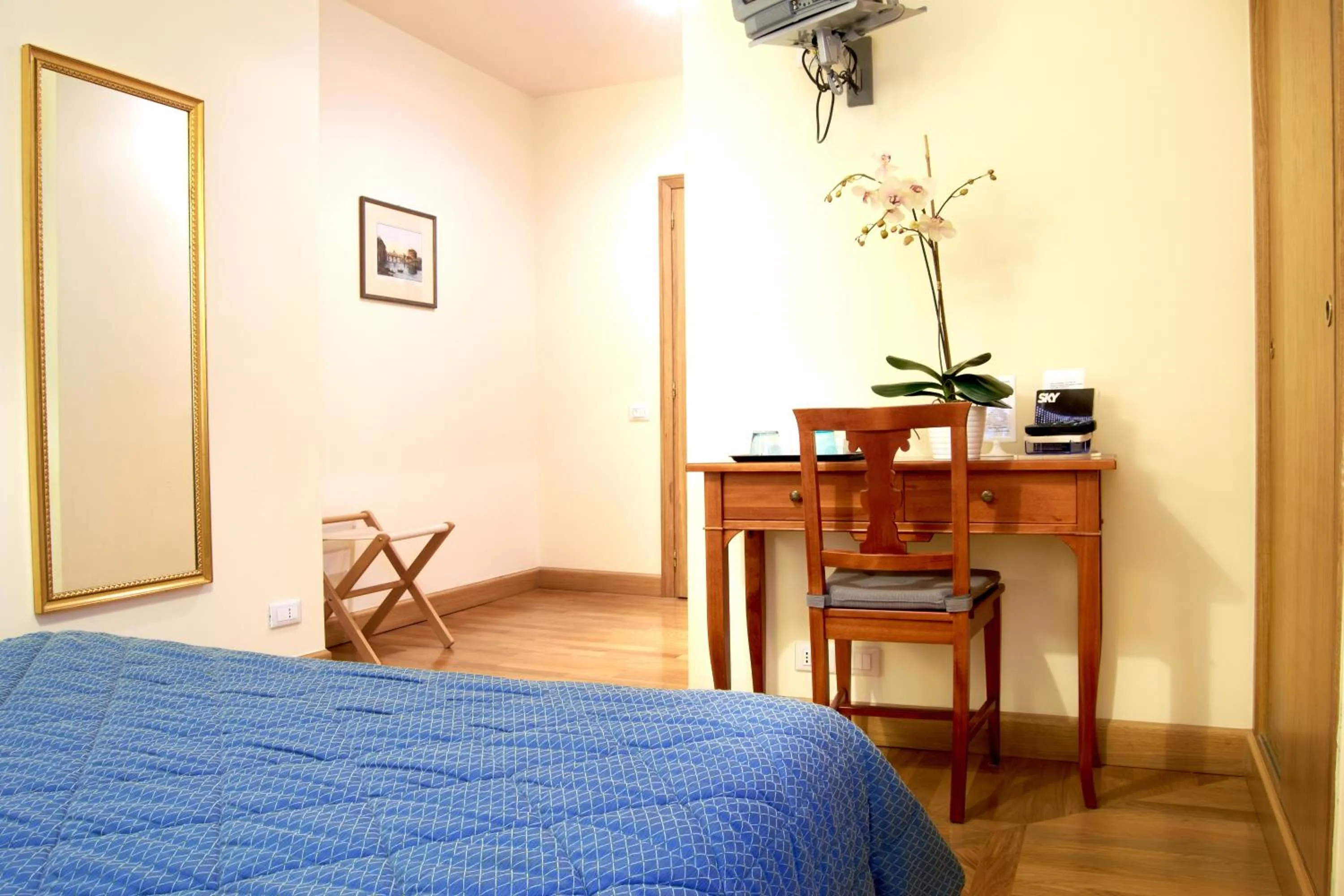 Photo of the whole room, Bed in Domus Cavour Guest house