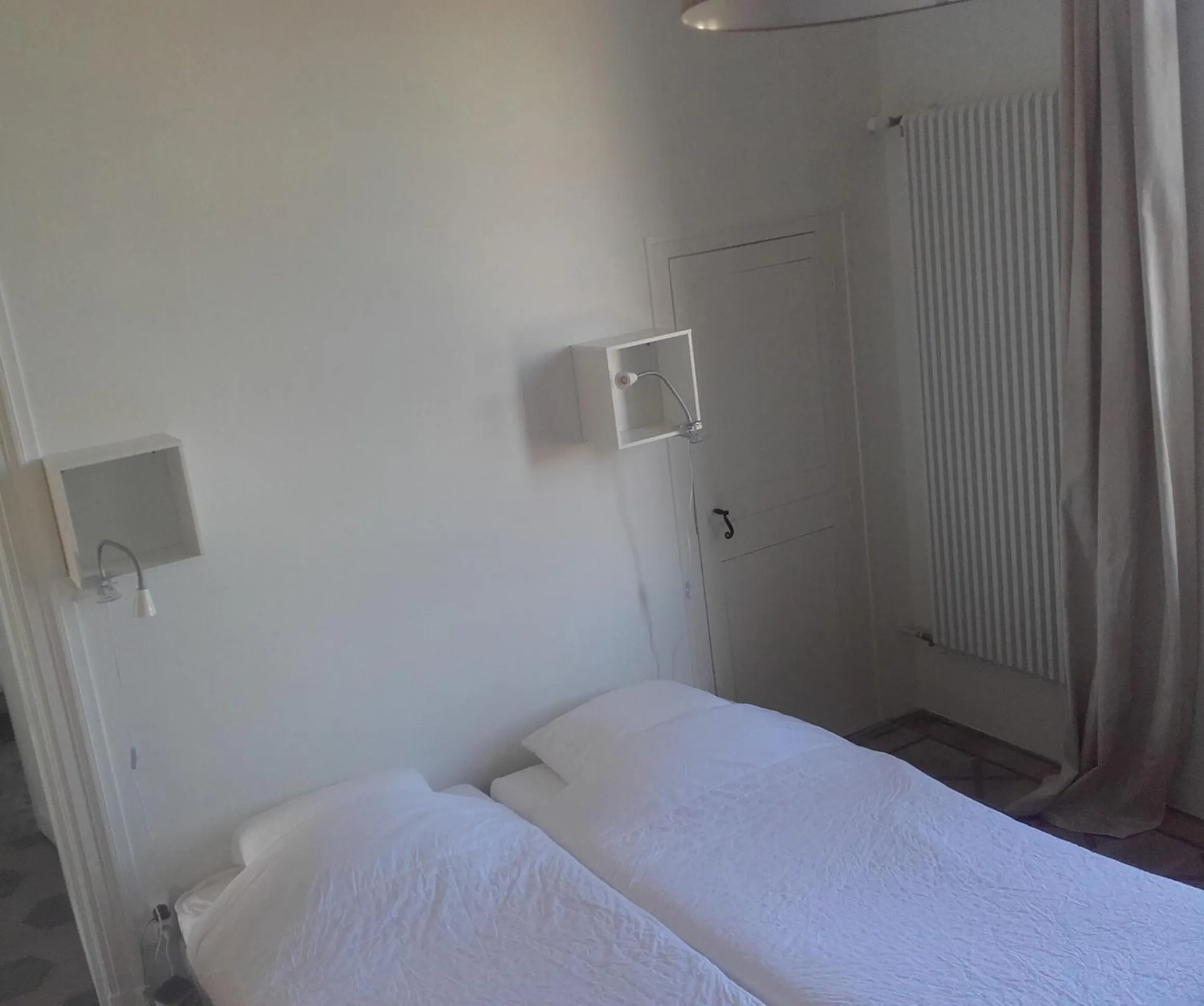 Bedroom, Bed in Chambre d'hôtes avec cuisine commune - 5 mns de Narbonne