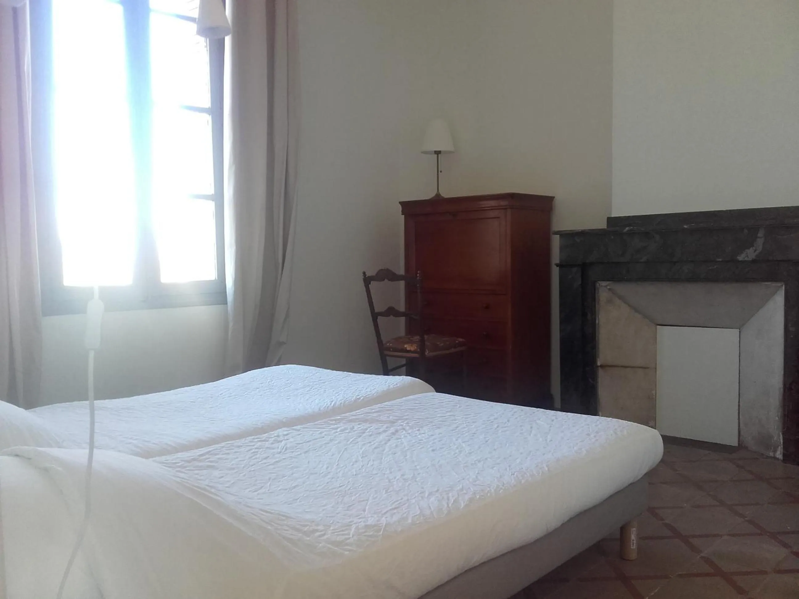 Bedroom, Bed in Chambre d'hôtes avec cuisine commune - 5 mns de Narbonne